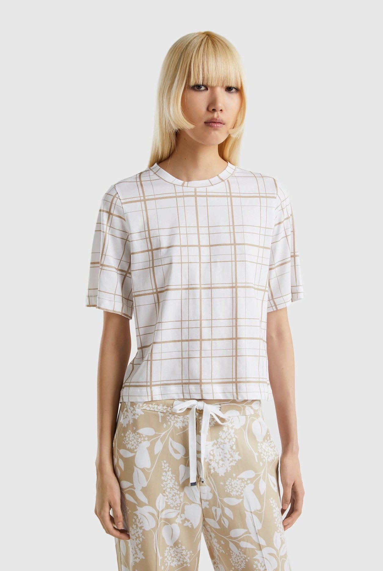 يونايتد كولورز اوف بينيتون تيشيرت بطباعة وقصة مربعة نص كم نسائي