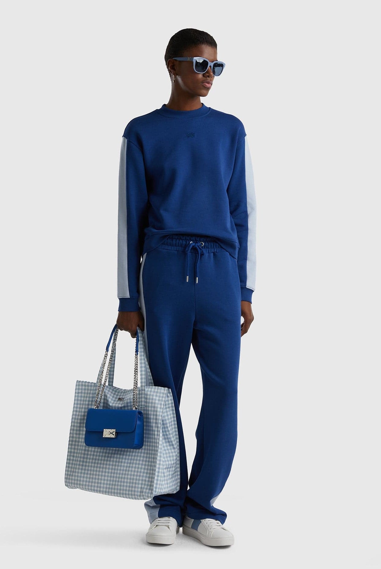 يونايتد كولورز اوف بينيتون سويت شيرت مع خطين جانبيين نسائي