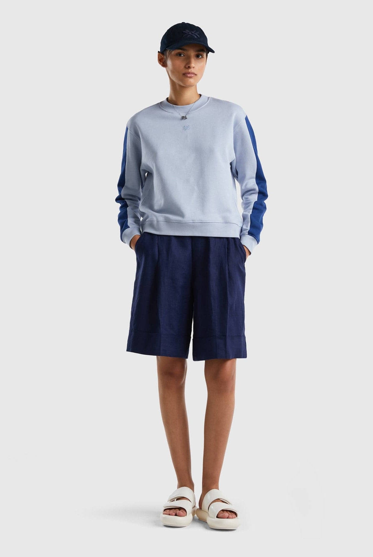 يونايتد كولورز اوف بينيتون سويت شيرت مع خطين جانبيين نسائي