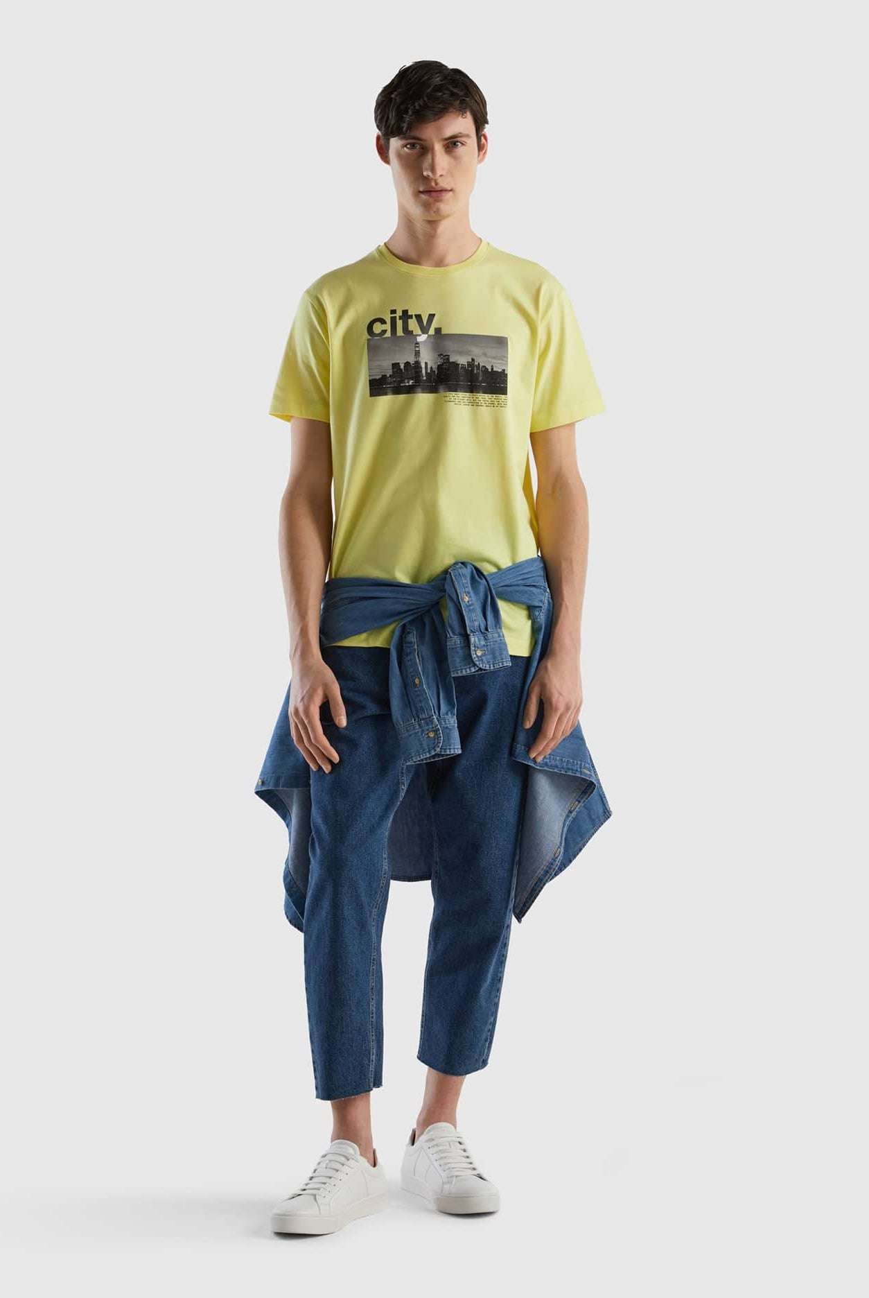 يونايتد كولورز اوف بينيتون تيشيرت بطباعة صورة أمامية نص كم رجالي