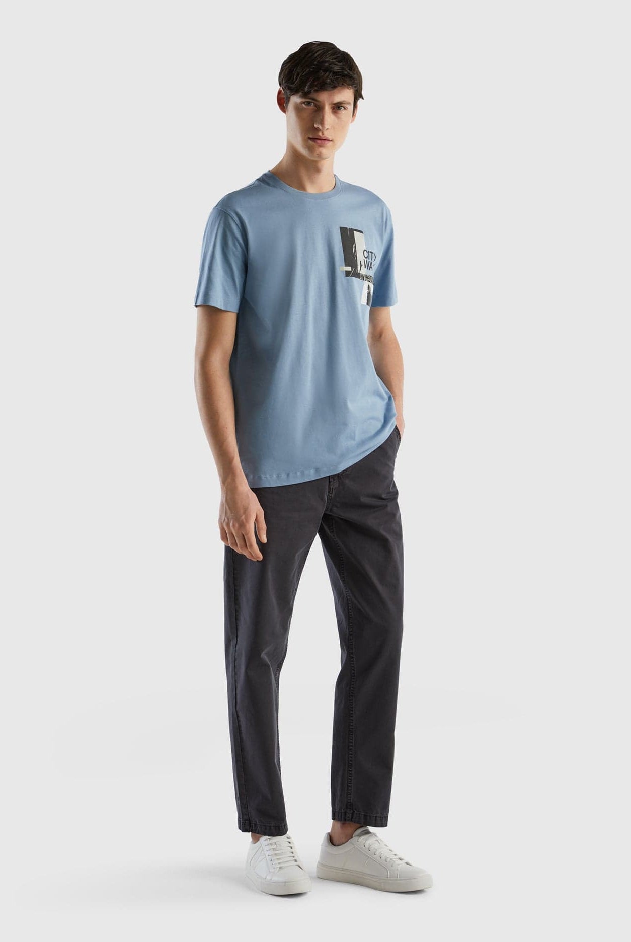 يونايتد كولورز اوف بينيتون تيشيرت بطباعة صورة أمامية نص كم رجالي