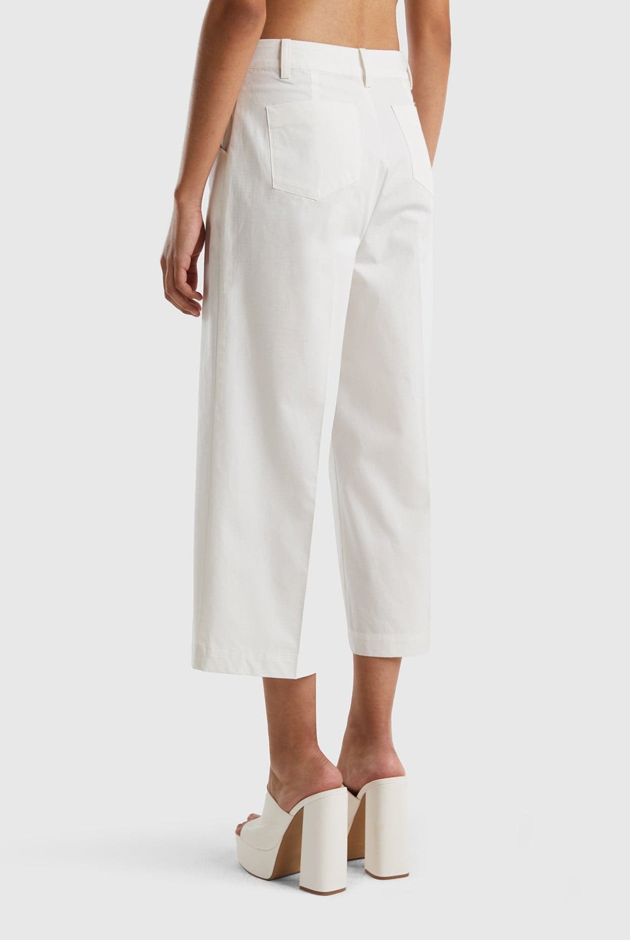 يونايتد كولورز اوف بينيتون بنطلون قطن قصير 100% نسائي