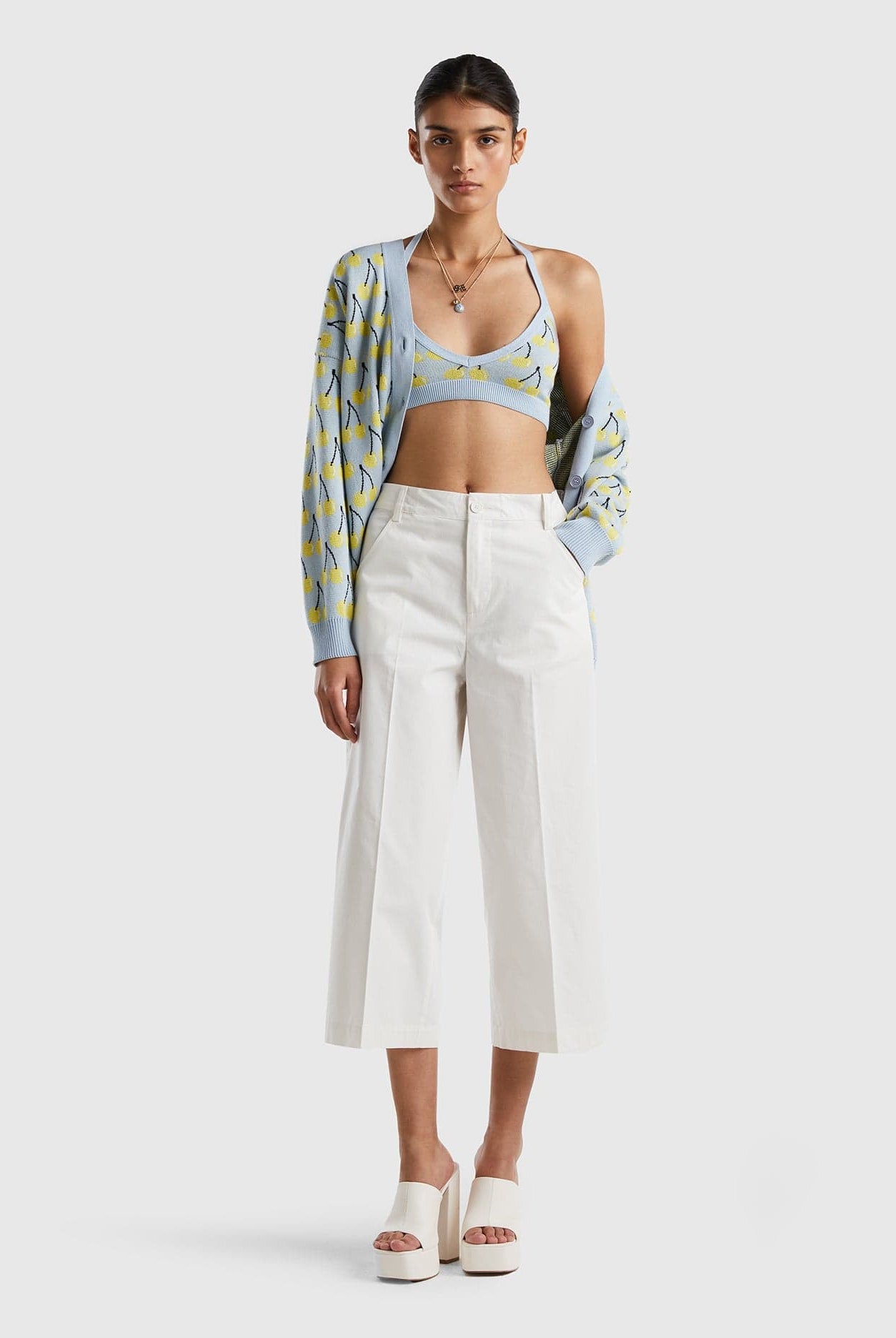 يونايتد كولورز اوف بينيتون بنطلون قطن قصير 100% نسائي