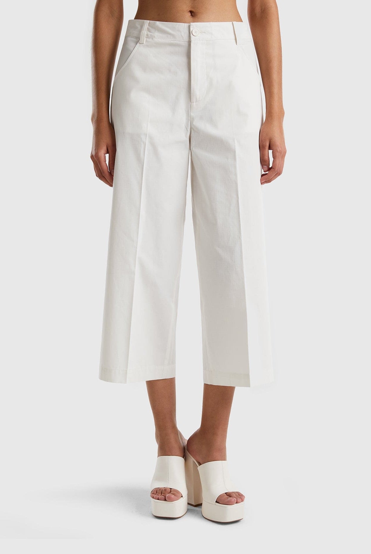 يونايتد كولورز اوف بينيتون بنطلون قطن قصير 100% نسائي