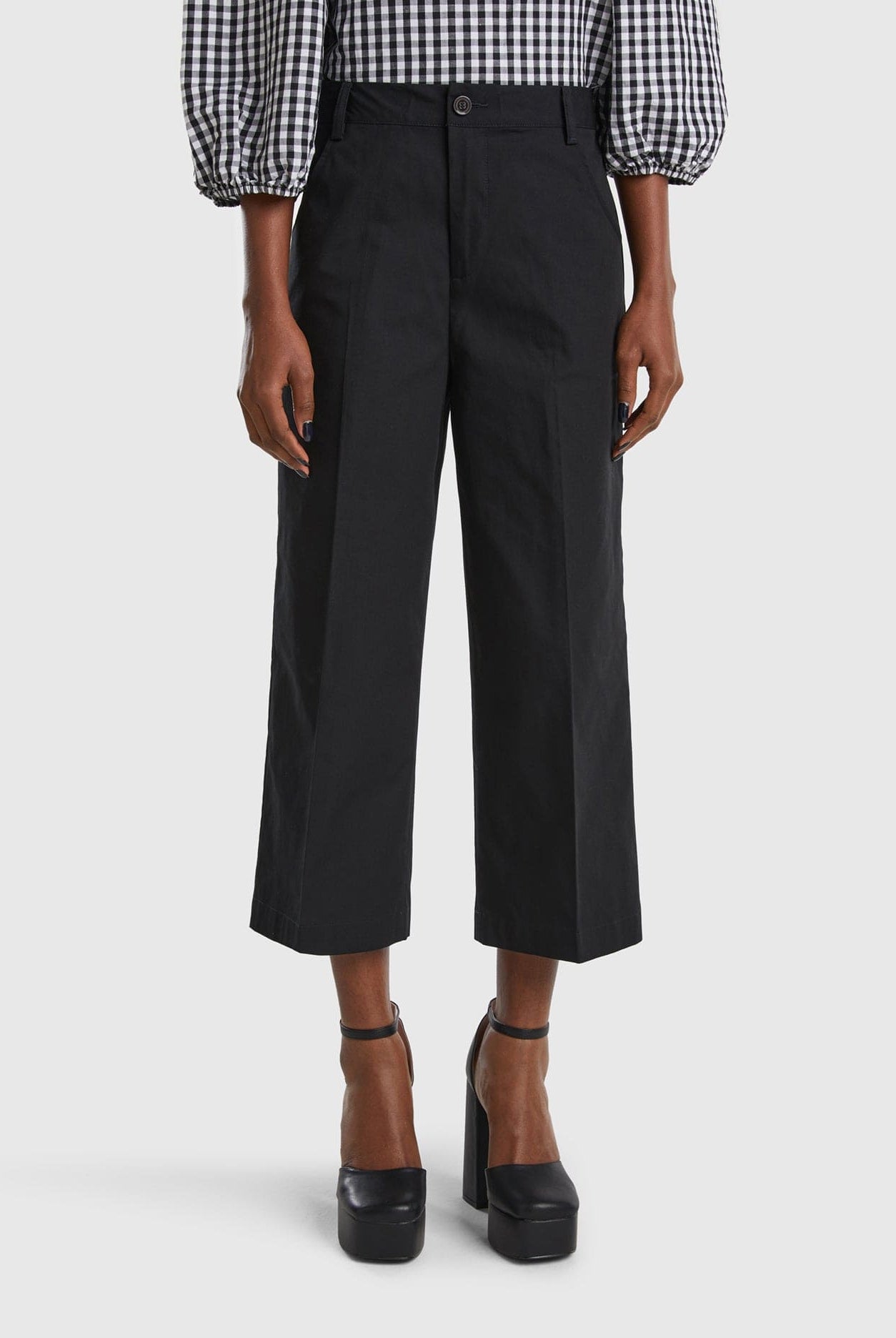 يونايتد كولورز اوف بينيتون بنطلون قطن قصير 100% نسائي