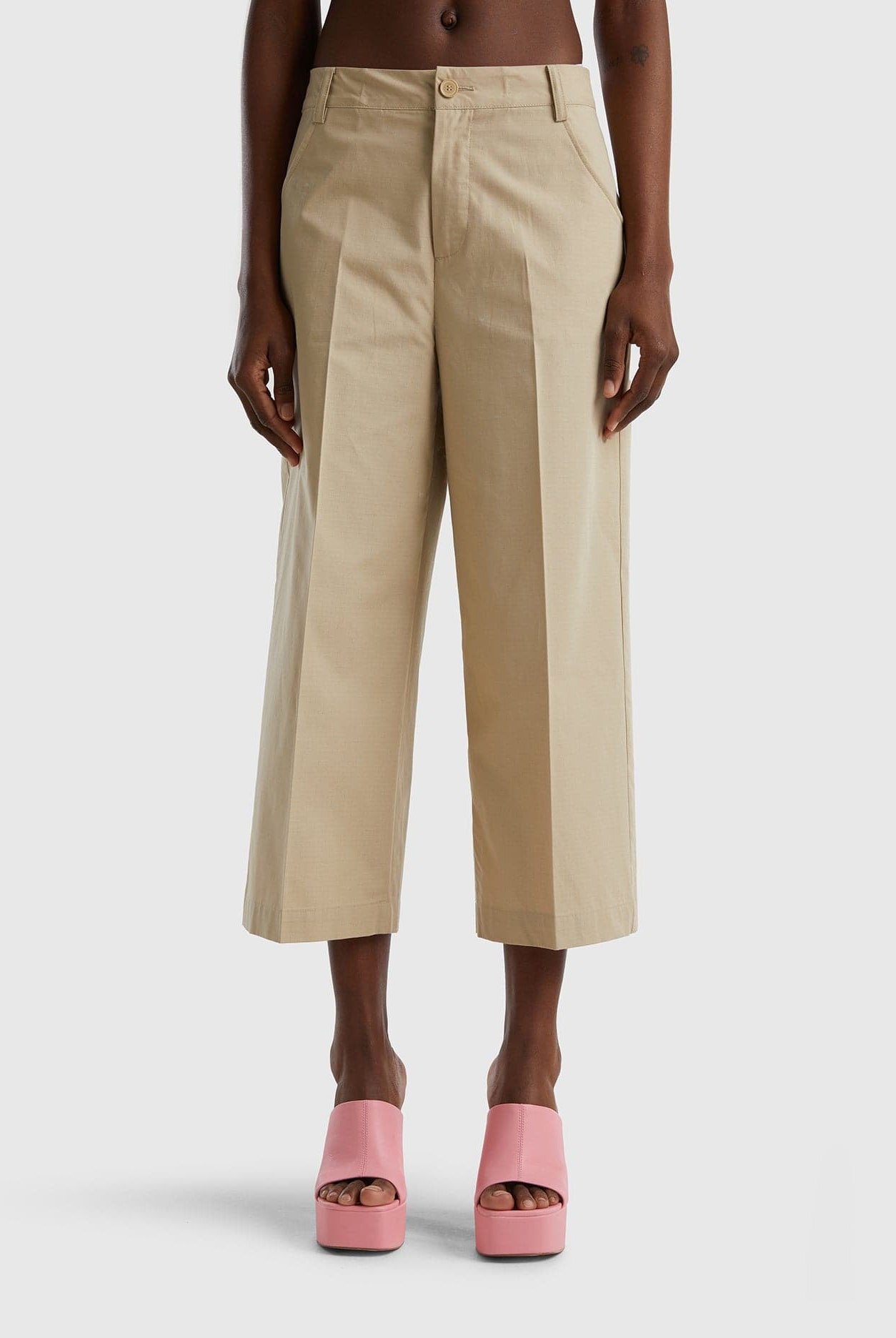 يونايتد كولورز اوف بينيتون بنطلون قطن قصير 100% نسائي