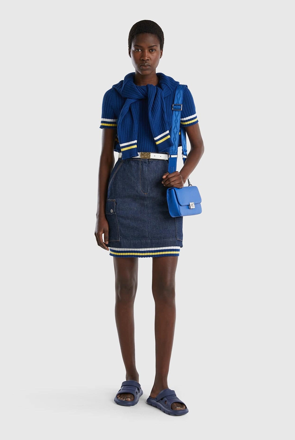 يونايتد كولورز اوف بينيتون تنورة نسائية قصيرة بجيوب كارجو