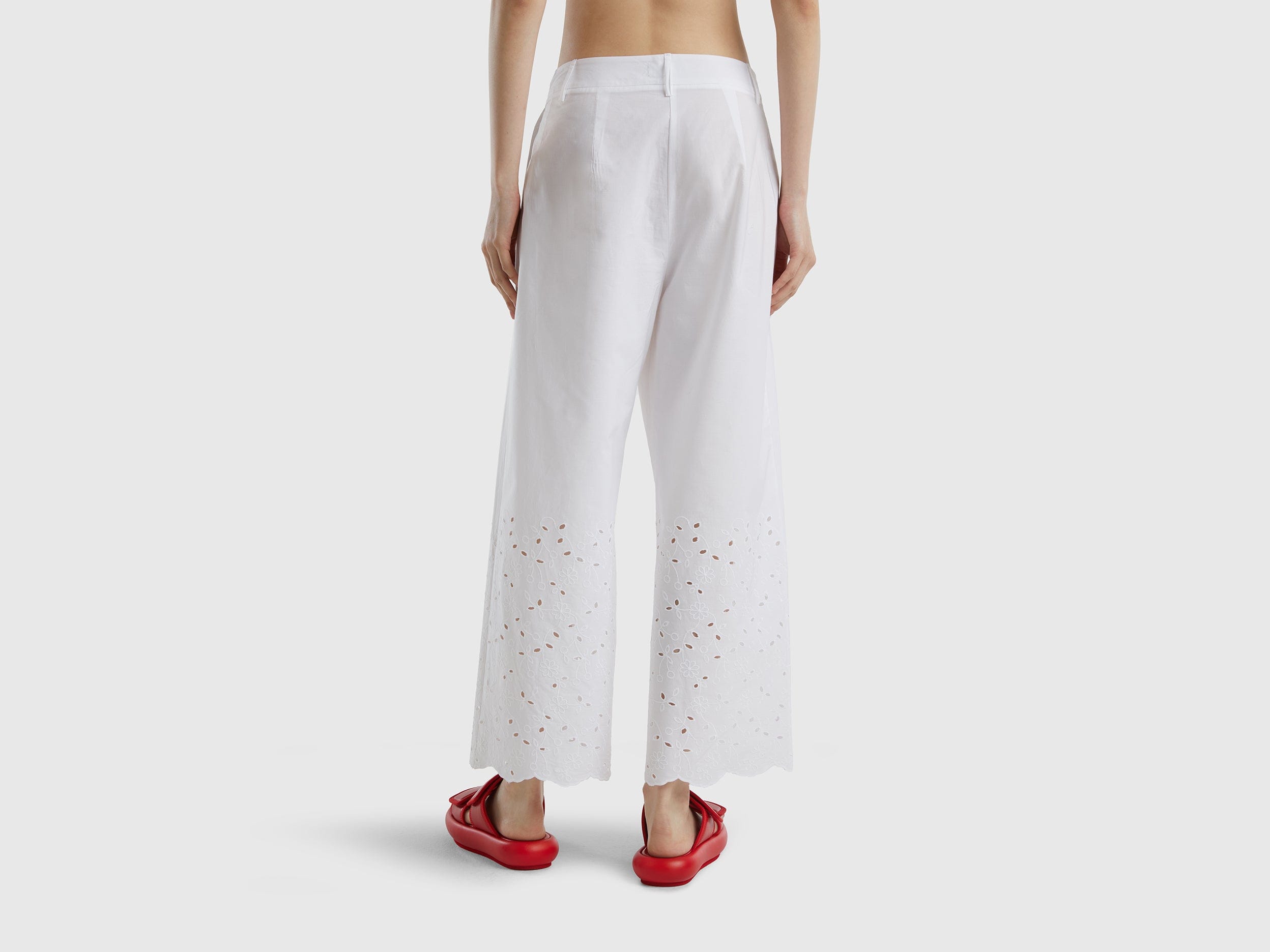 يونايتد كولورز اوف بينيتون بنطلون واسع مخرم نسائي