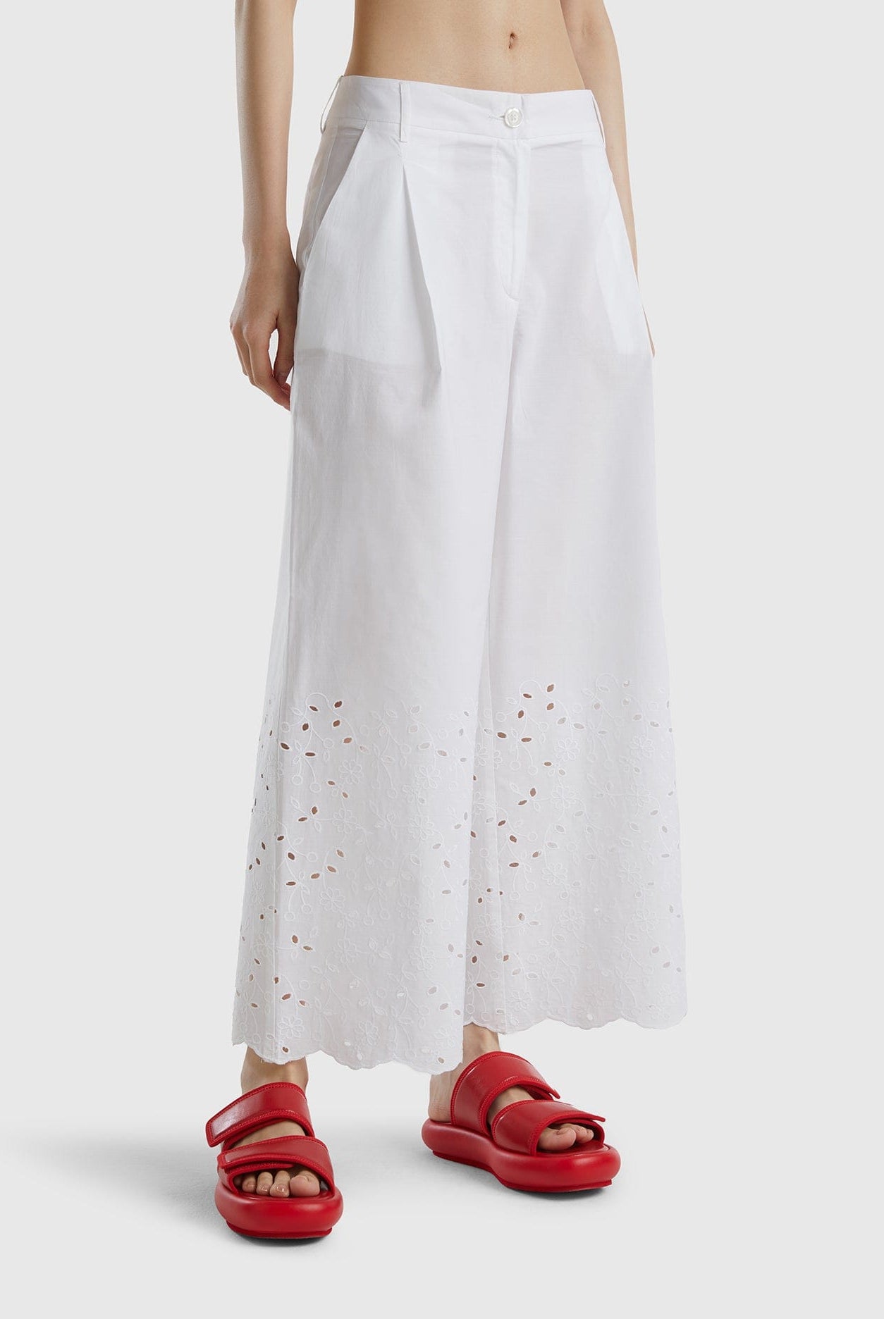 يونايتد كولورز اوف بينيتون بنطلون واسع مخرم نسائي