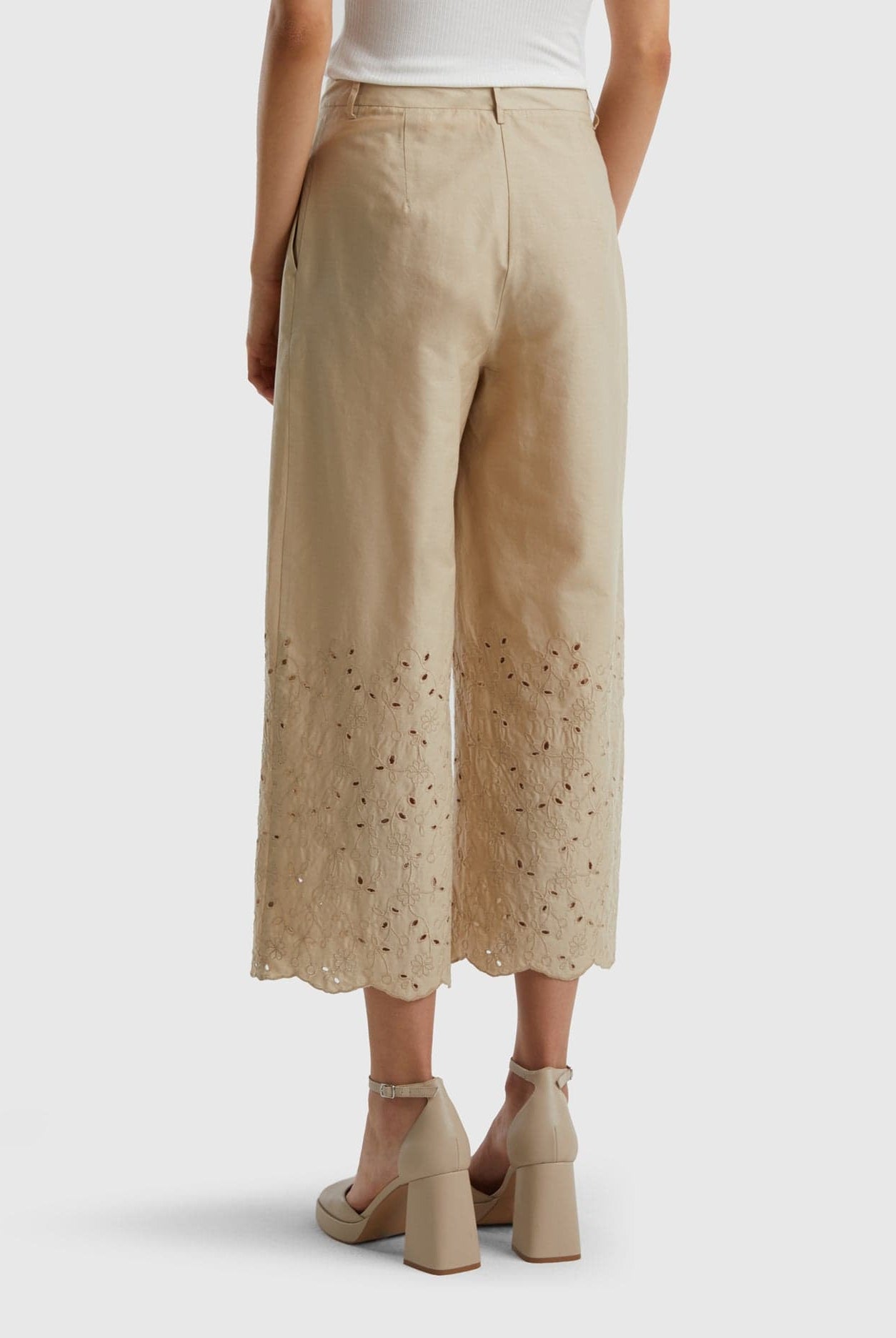 يونايتد كولورز اوف بينيتون بنطلون واسع مخرم نسائي