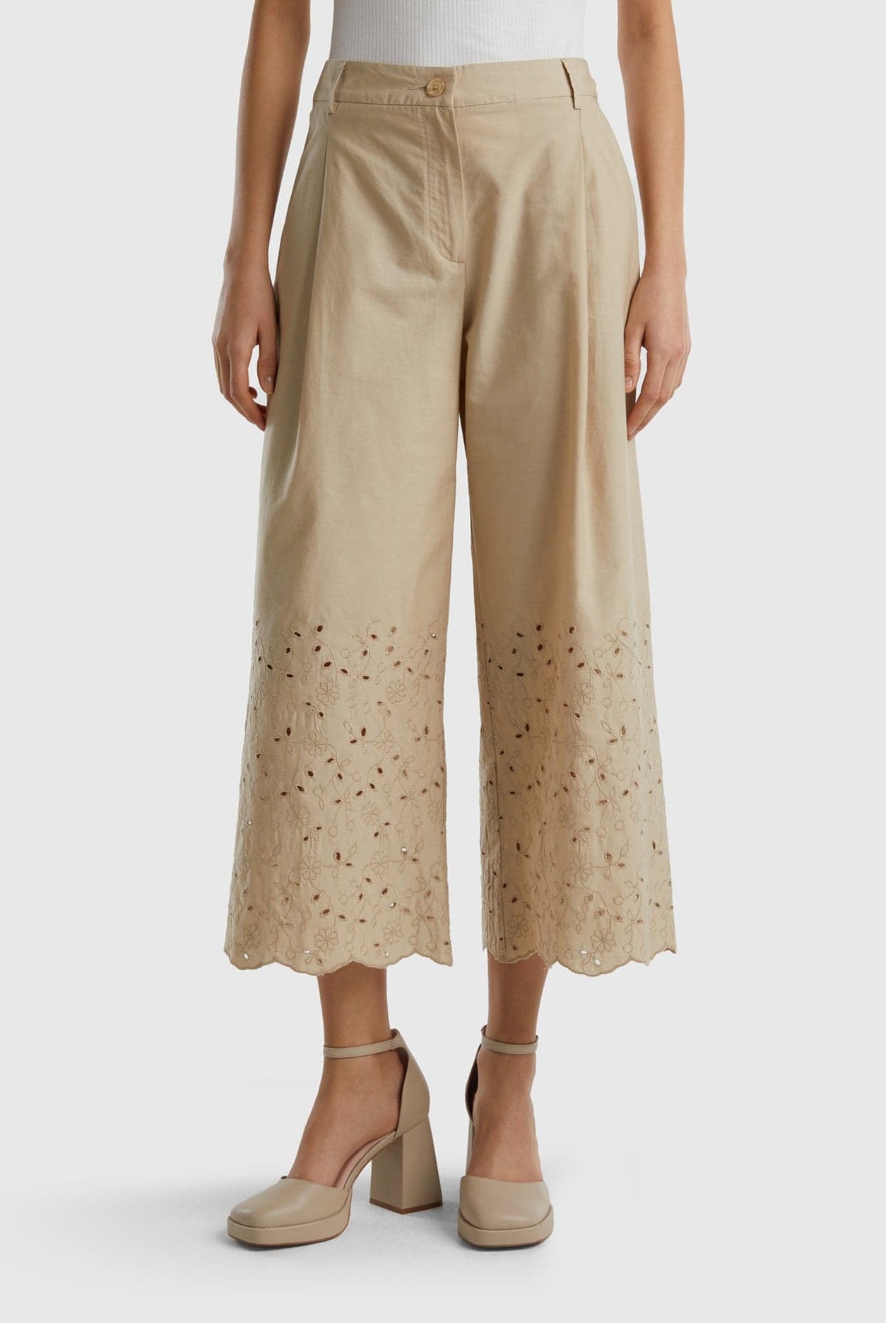 يونايتد كولورز اوف بينيتون بنطلون واسع مخرم نسائي