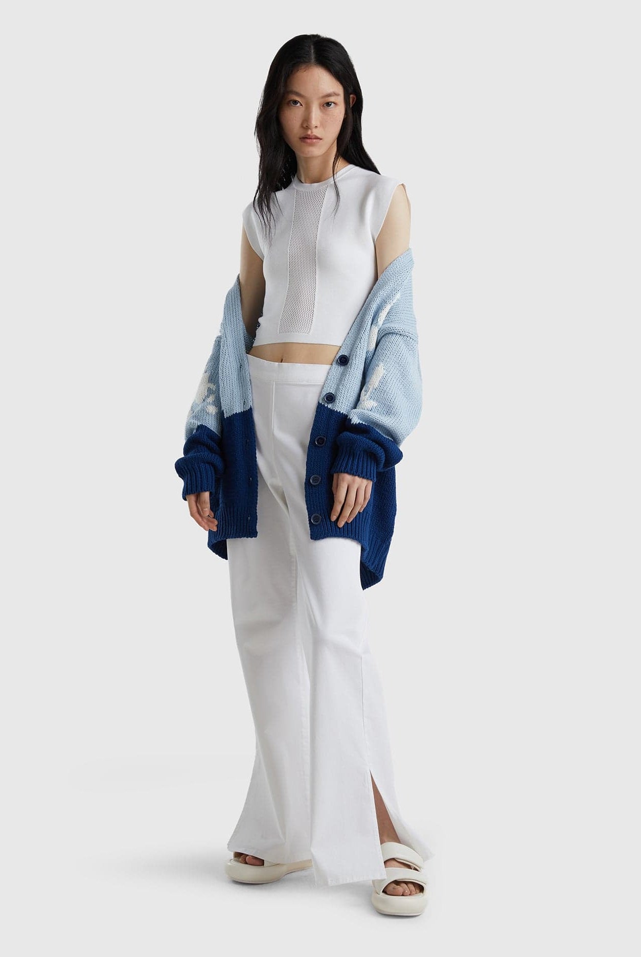 يونايتد كولورز اوف بينيتون بنطلون نسائي واسع بفتحات من اسفل القدم