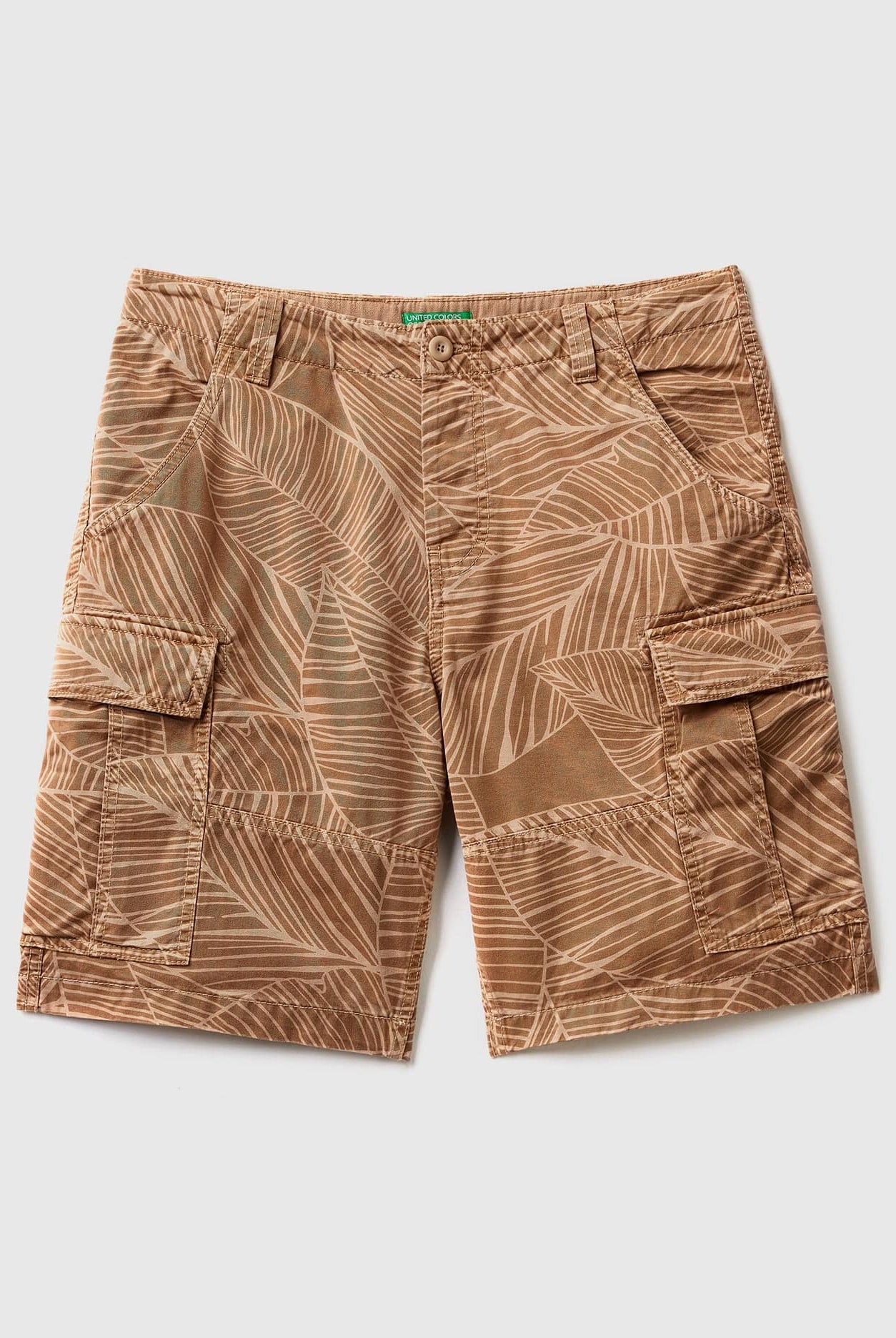 يونايتد كولورز اوف بينيتون شورت كارجو بنقشة استوائية مشجرة بجيوب رجالي
