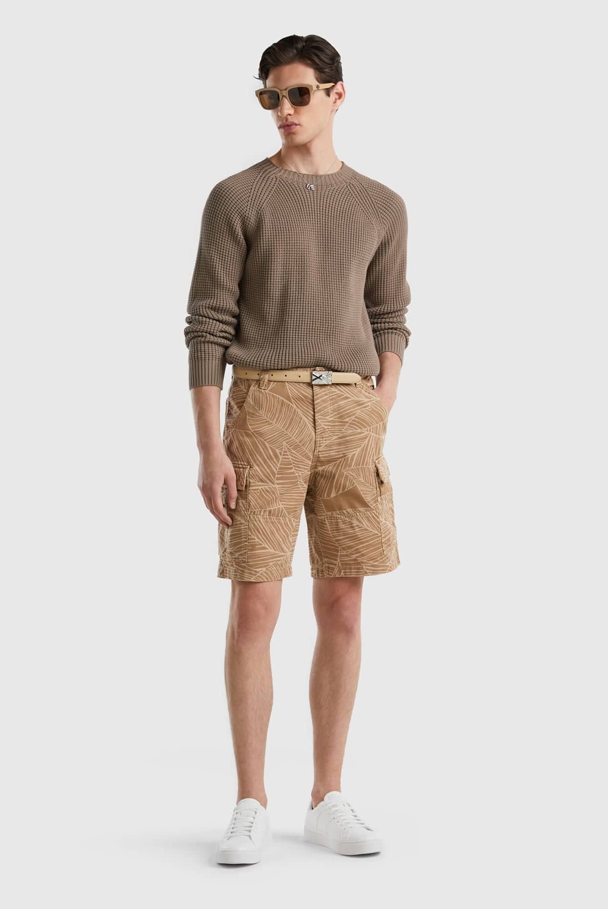 يونايتد كولورز اوف بينيتون شورت كارجو بنقشة استوائية مشجرة بجيوب رجالي