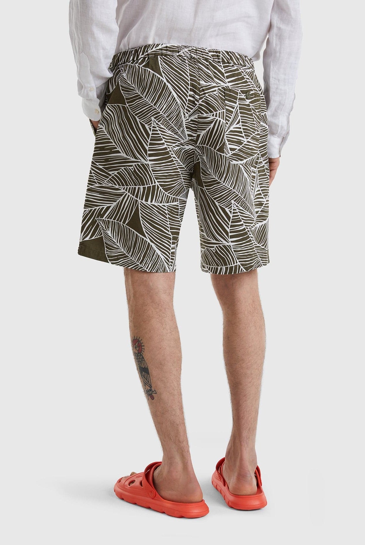 يونايتد كولورز اوف بينيتون بيرمودا بنقشة استوائية رجالي