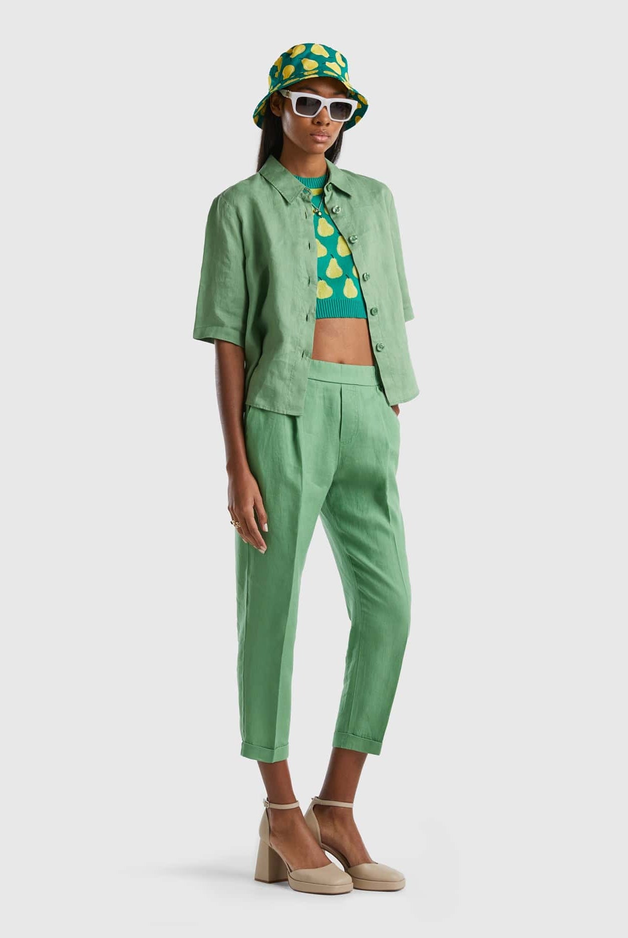 يونايتد كولورز اوف بينيتون بنطلون كتان خالص 100% مقصوص