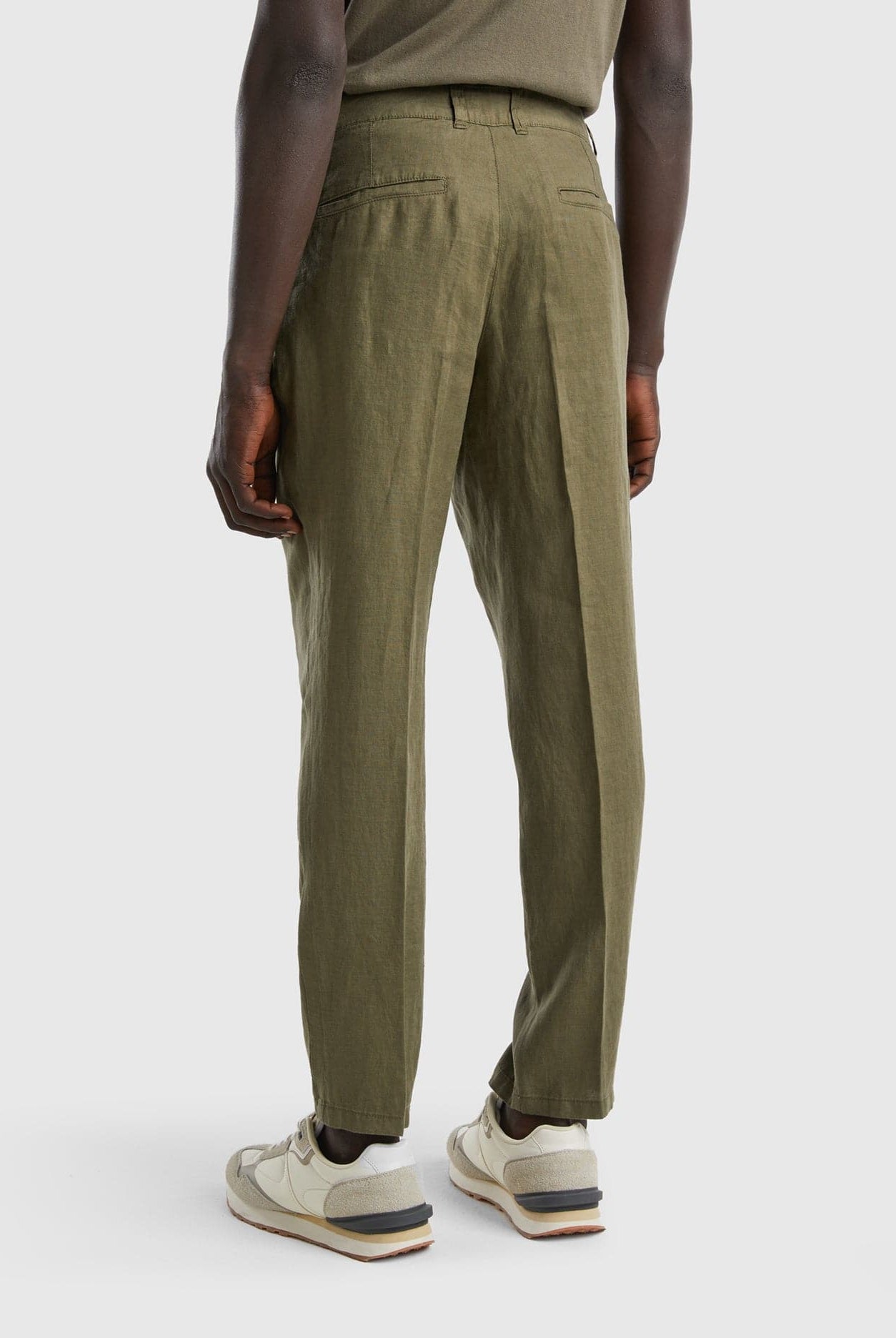 يونايتد كولورز اوف بينيتون سروال تشينو من الكتان الخالص رجالي