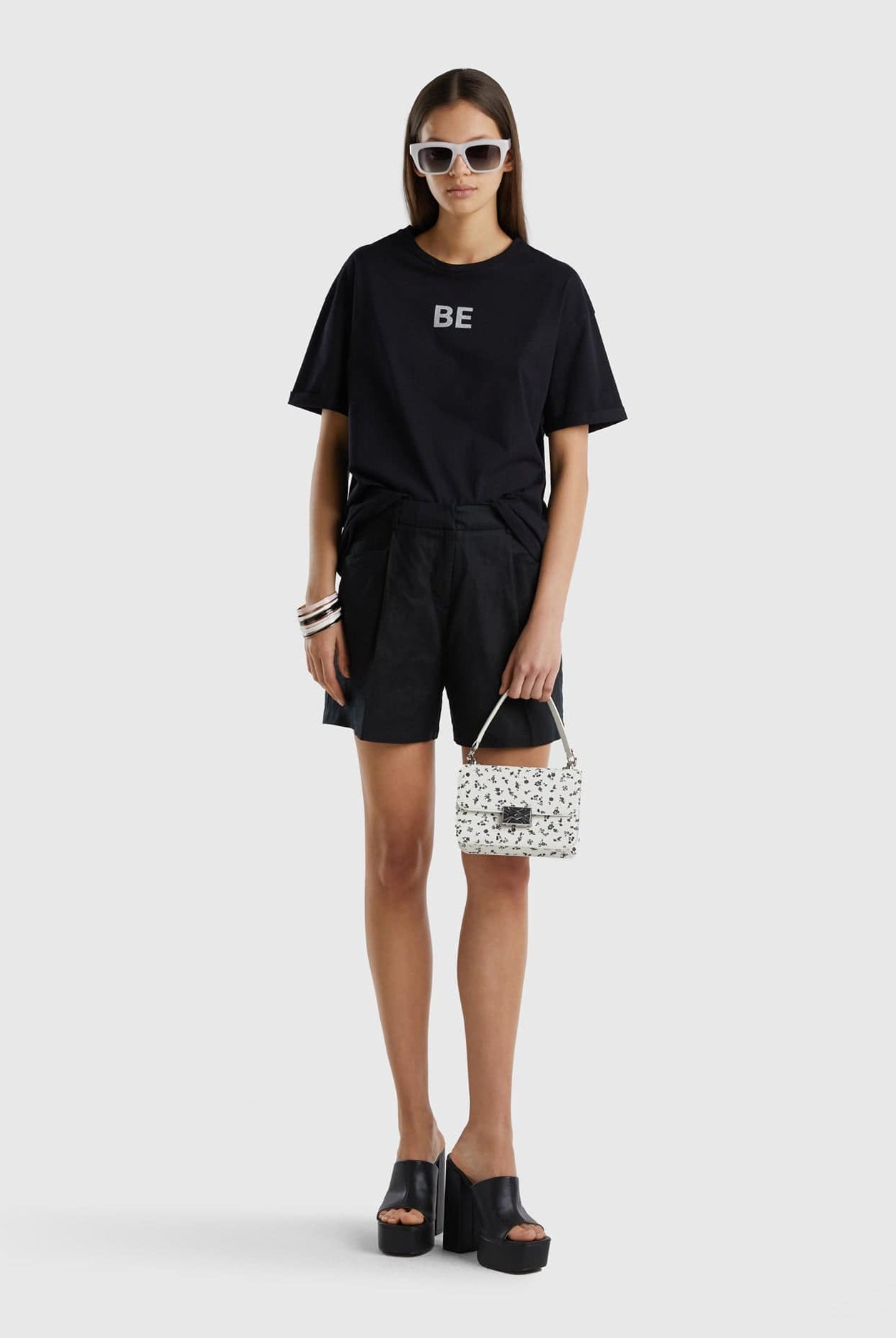 يونايتد كولورز اوف بينيتون برمودا من الكتان النقي رجالي