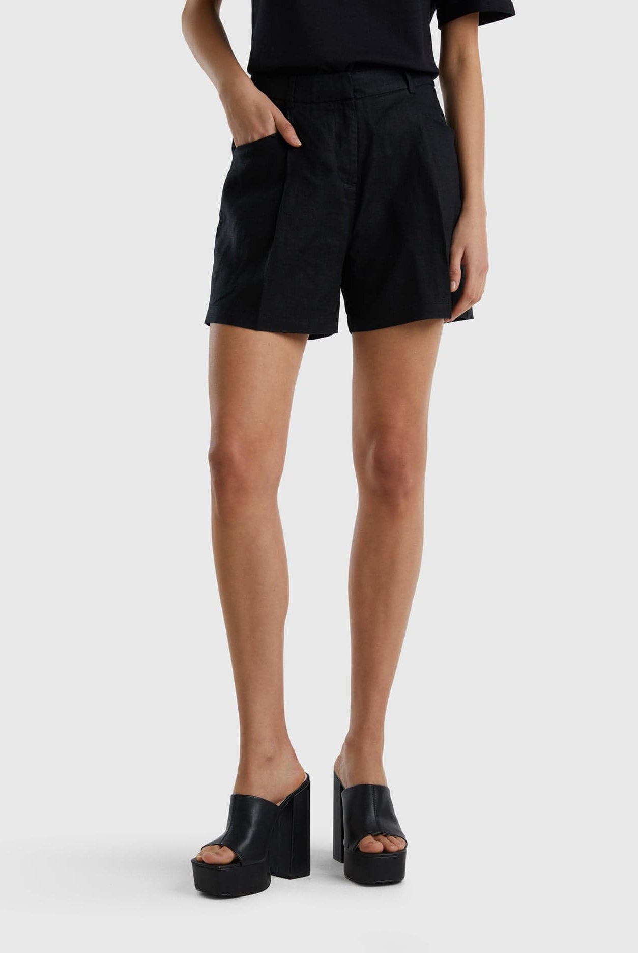 يونايتد كولورز اوف بينيتون برمودا من الكتان النقي رجالي