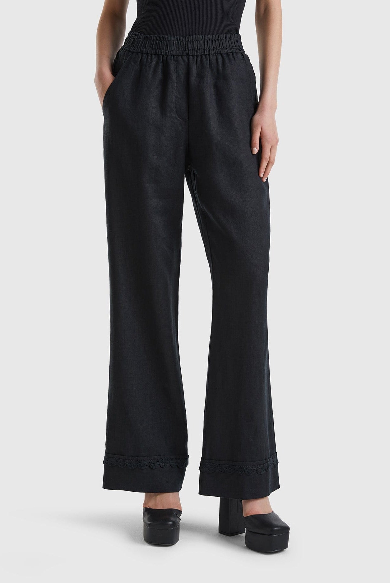 يونايتد كولورز اوف بينيتون بنطال من الكتان النقي مع تفاصيل كروشيه مسائي