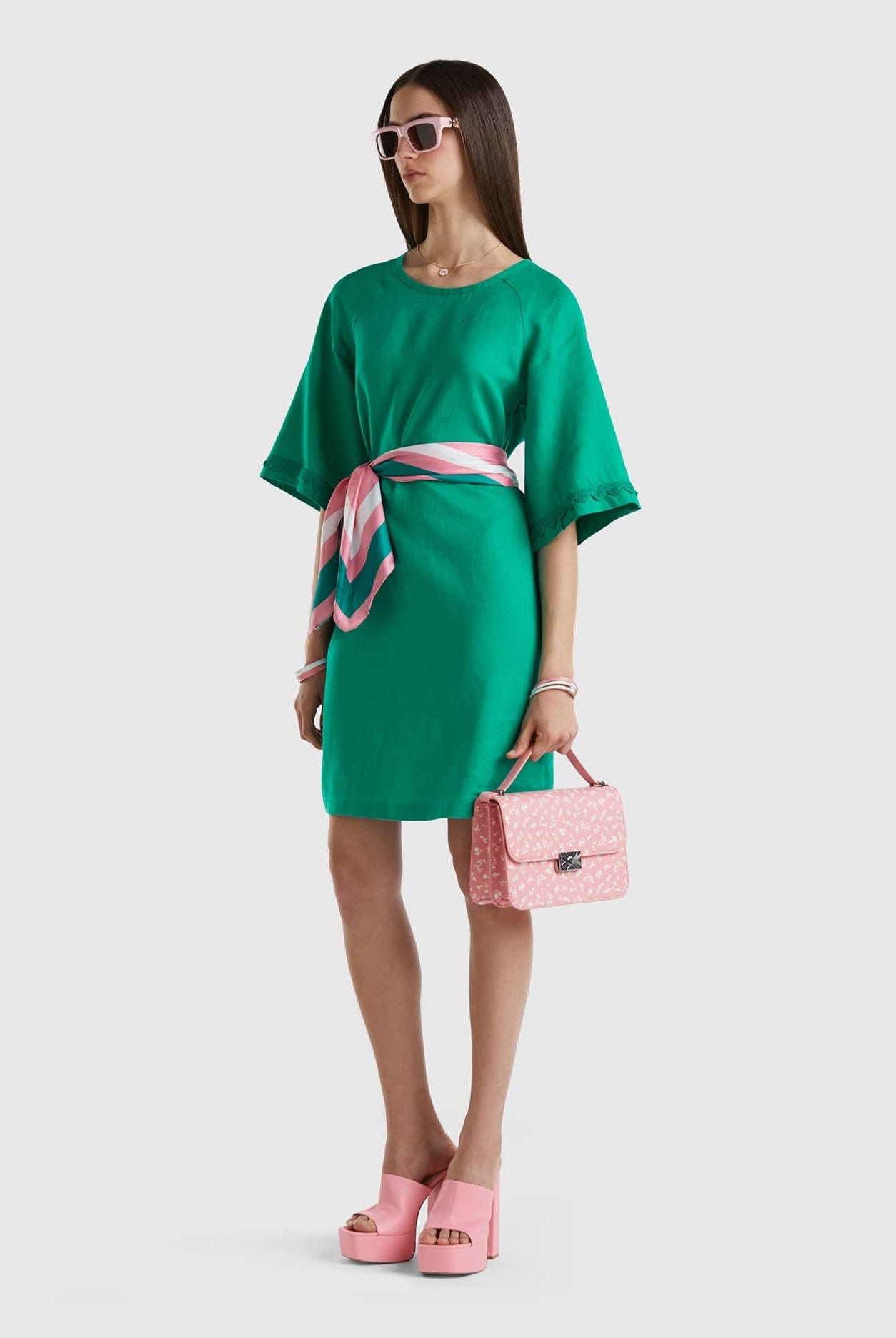 يونايتد كولورز اوف بينيتون فستان قصير نسائي من الكتان الخالص بتفاصيل كروشيه