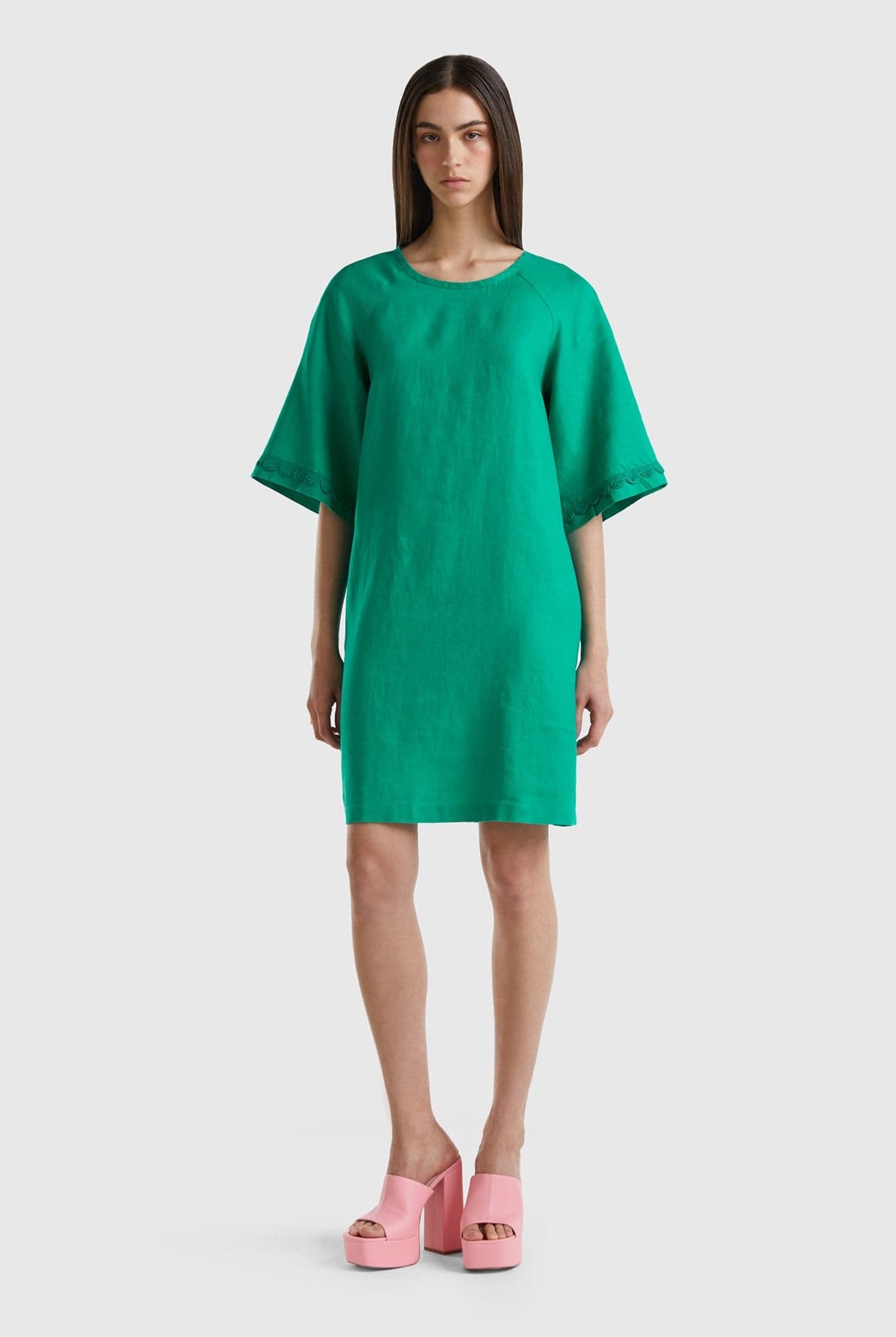 يونايتد كولورز اوف بينيتون فستان قصير نسائي من الكتان الخالص بتفاصيل كروشيه