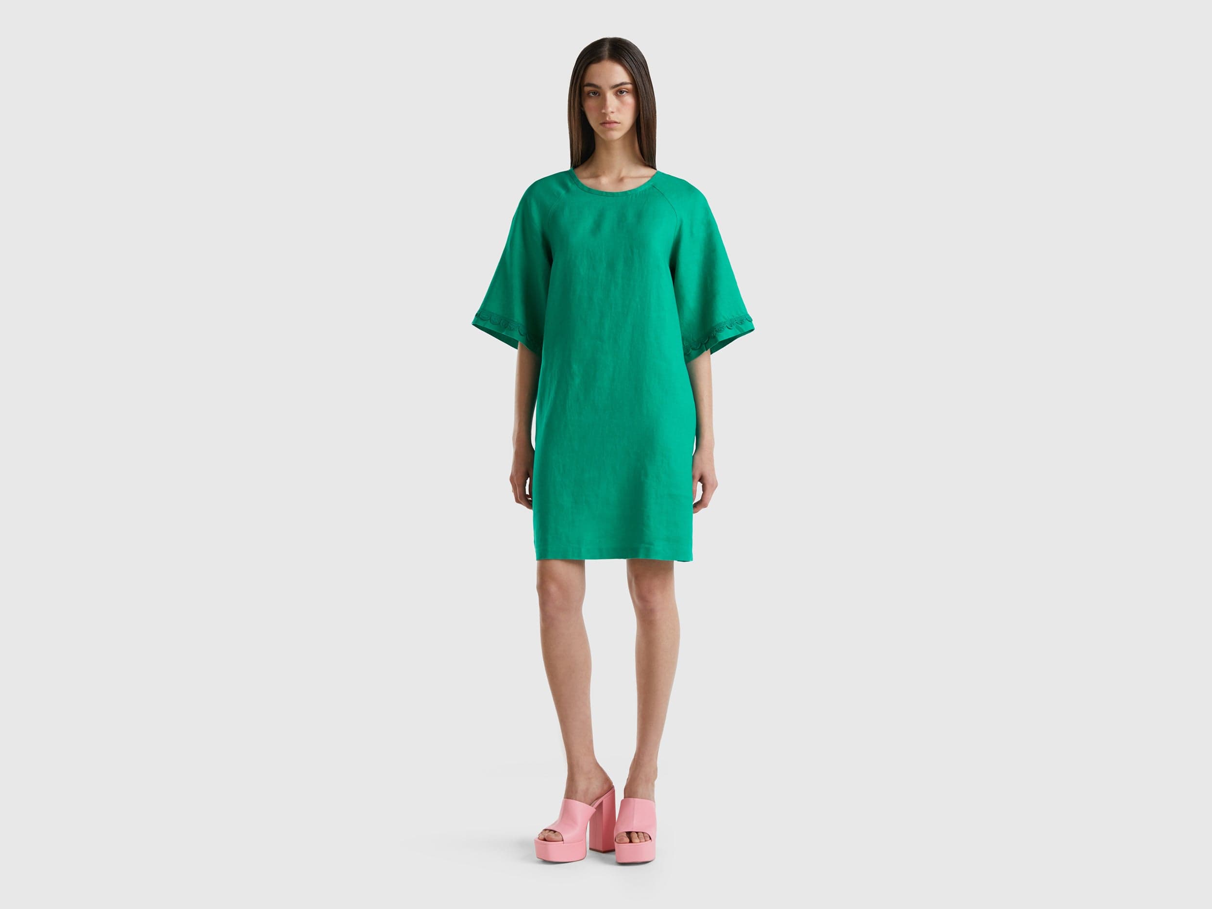 يونايتد كولورز اوف بينيتون فستان قصير نسائي من الكتان الخالص بتفاصيل كروشيه