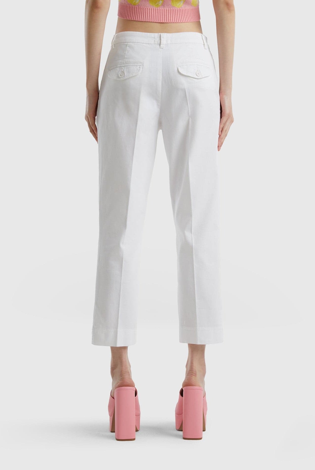 يونايتد كولورز اوف بينيتون بنطلون تشينو قصير سادة من القطن المطاطي نسائي