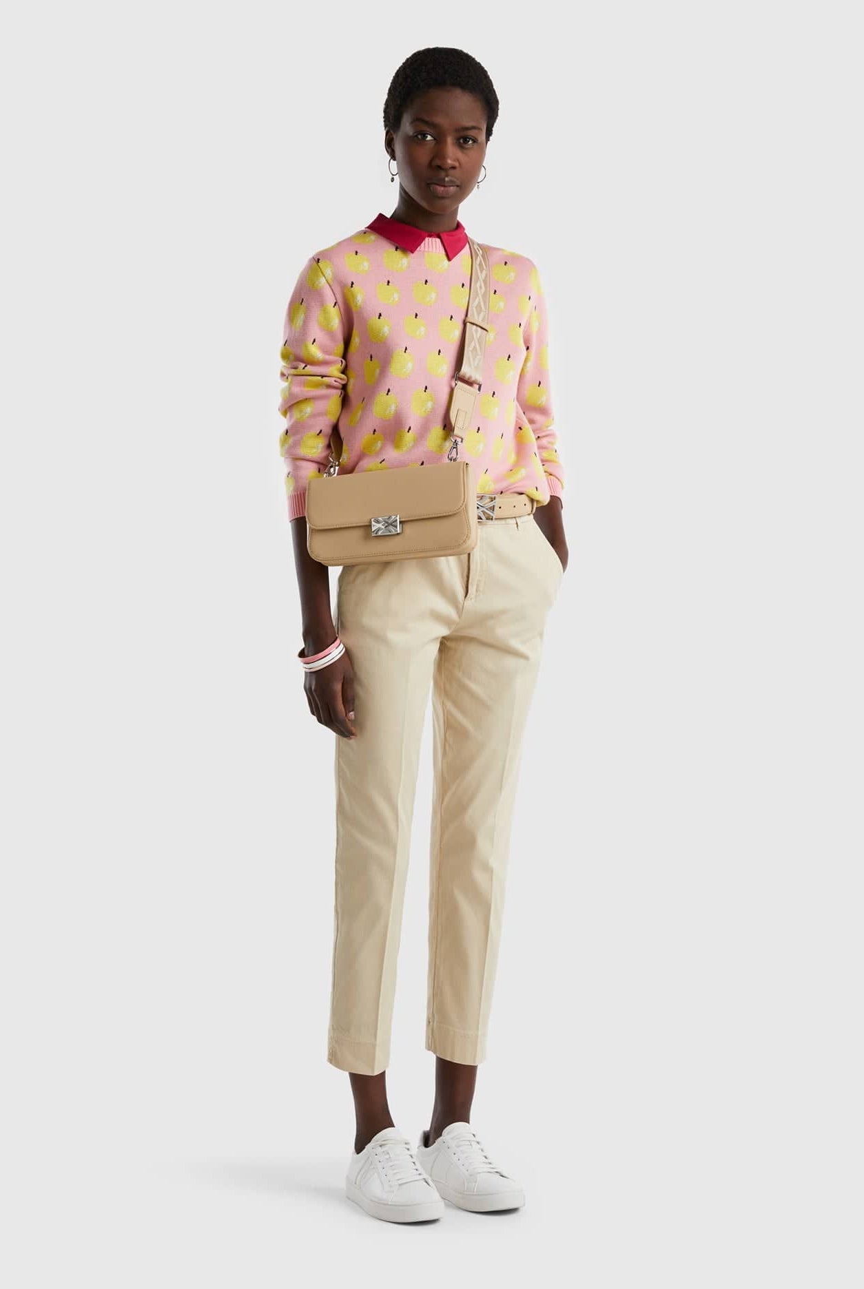 يونايتد كولورز اوف بينيتون بنطلون تشينو قصير سادة من القطن المطاطي نسائي