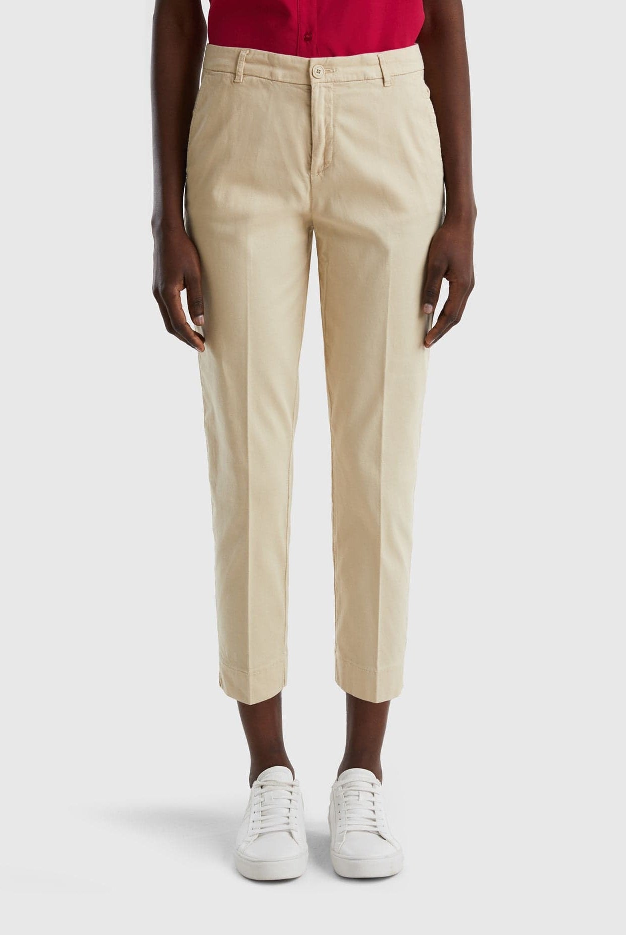 يونايتد كولورز اوف بينيتون بنطلون تشينو قصير سادة من القطن المطاطي نسائي