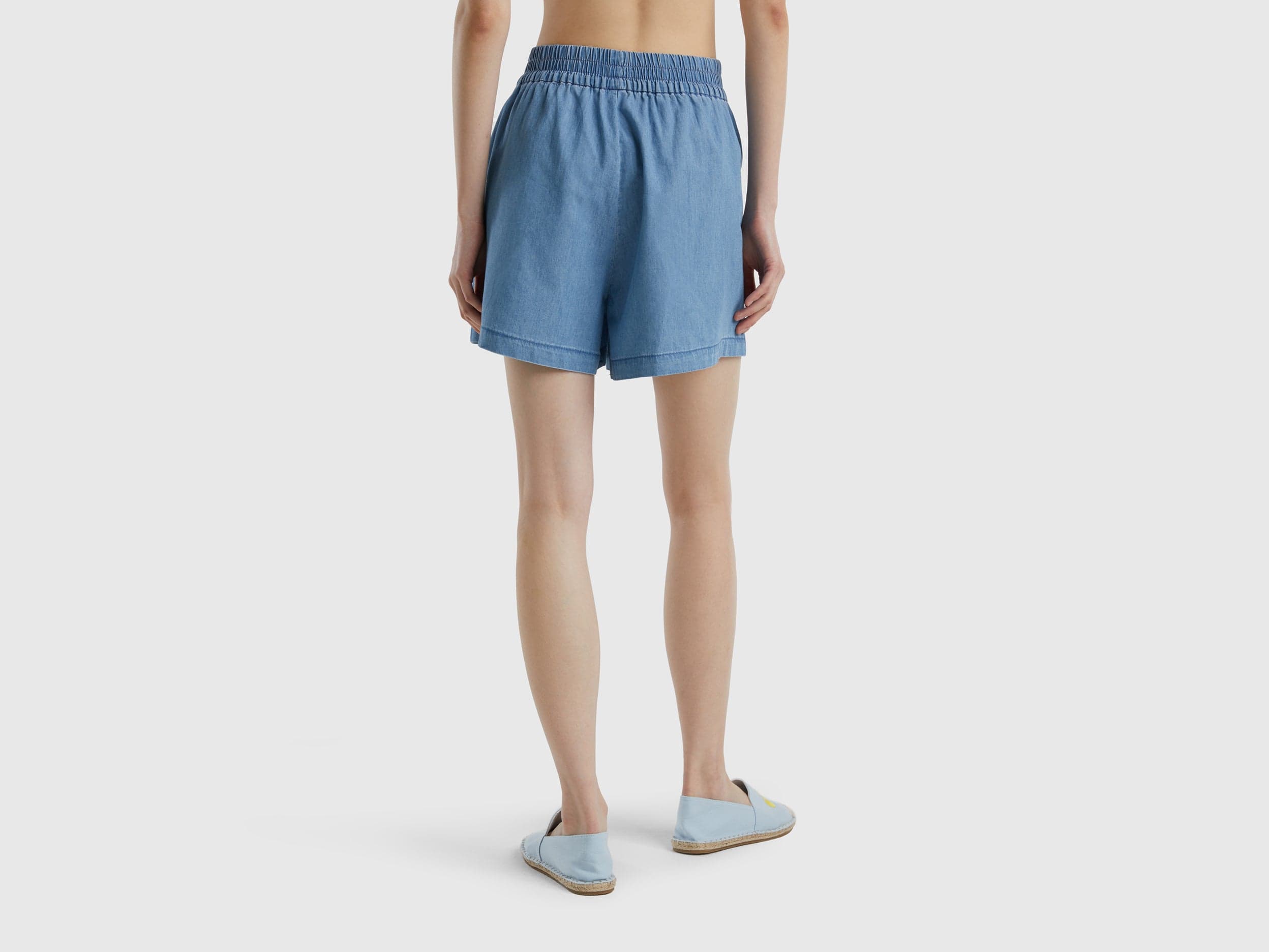 يونايتد كولورز اوف بينيتون شورت من الشامبراي