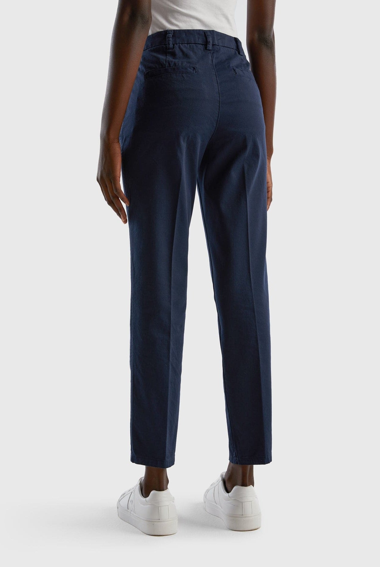 يونايتد كولورز اوف بينيتون بنطلون تشينو نسائي قطن ضيق