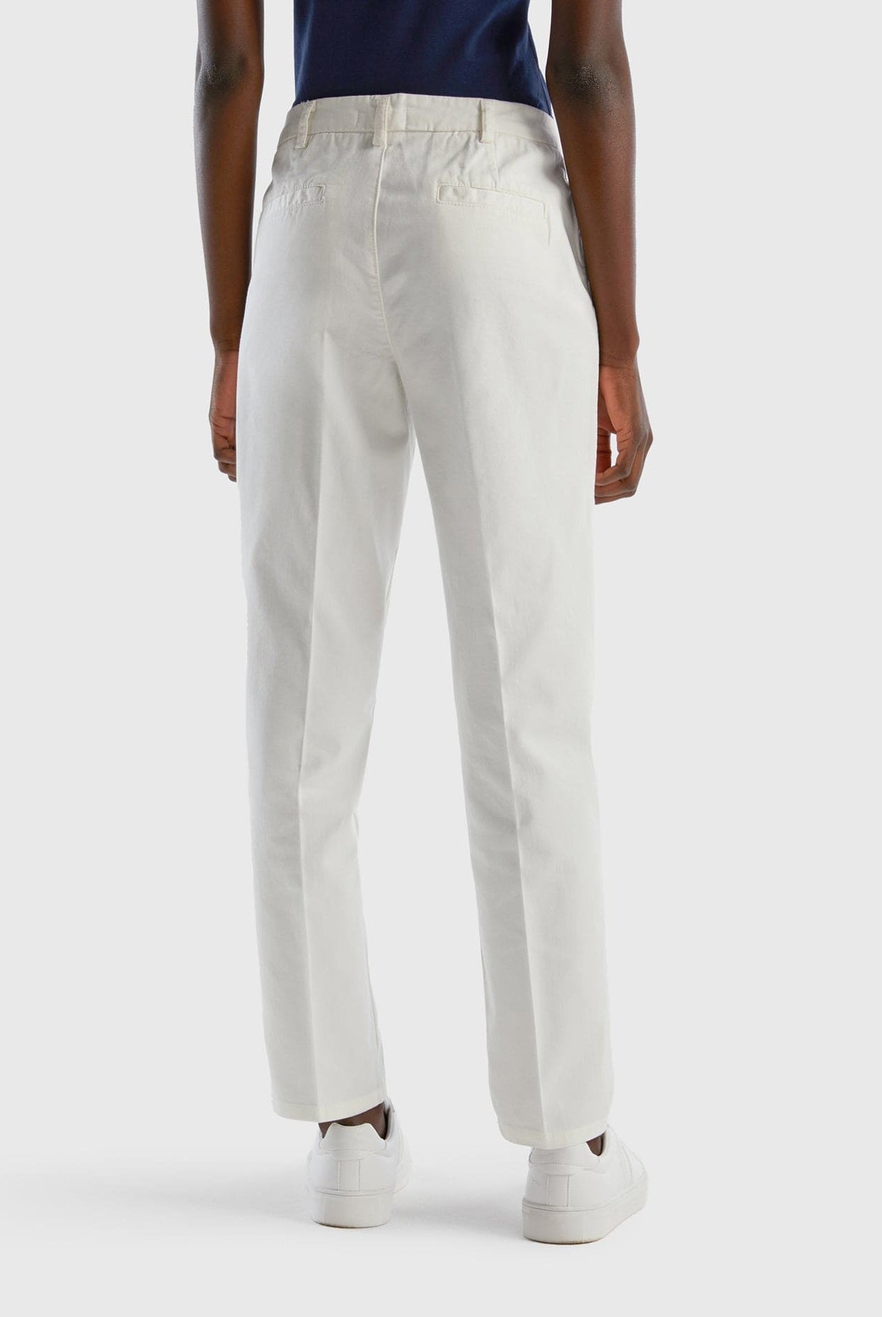 يونايتد كولورز اوف بينيتون بنطلون تشينو نسائي قطن ضيق