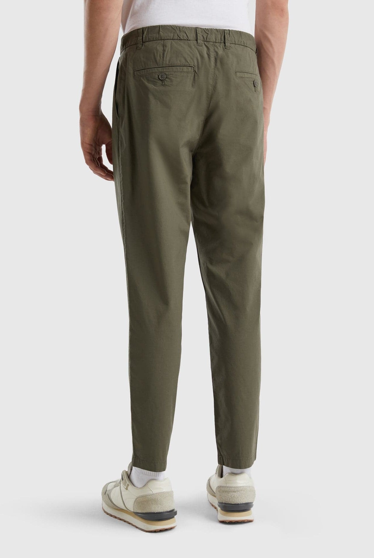 يونايتد كولورز اوف بينيتون بنطلون تشينو من القماش مع رباط رجالي