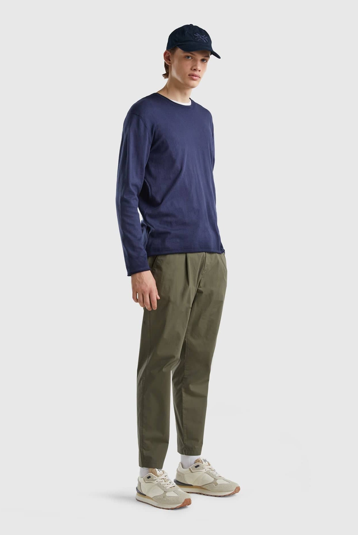 يونايتد كولورز اوف بينيتون بنطلون تشينو من القماش مع رباط رجالي