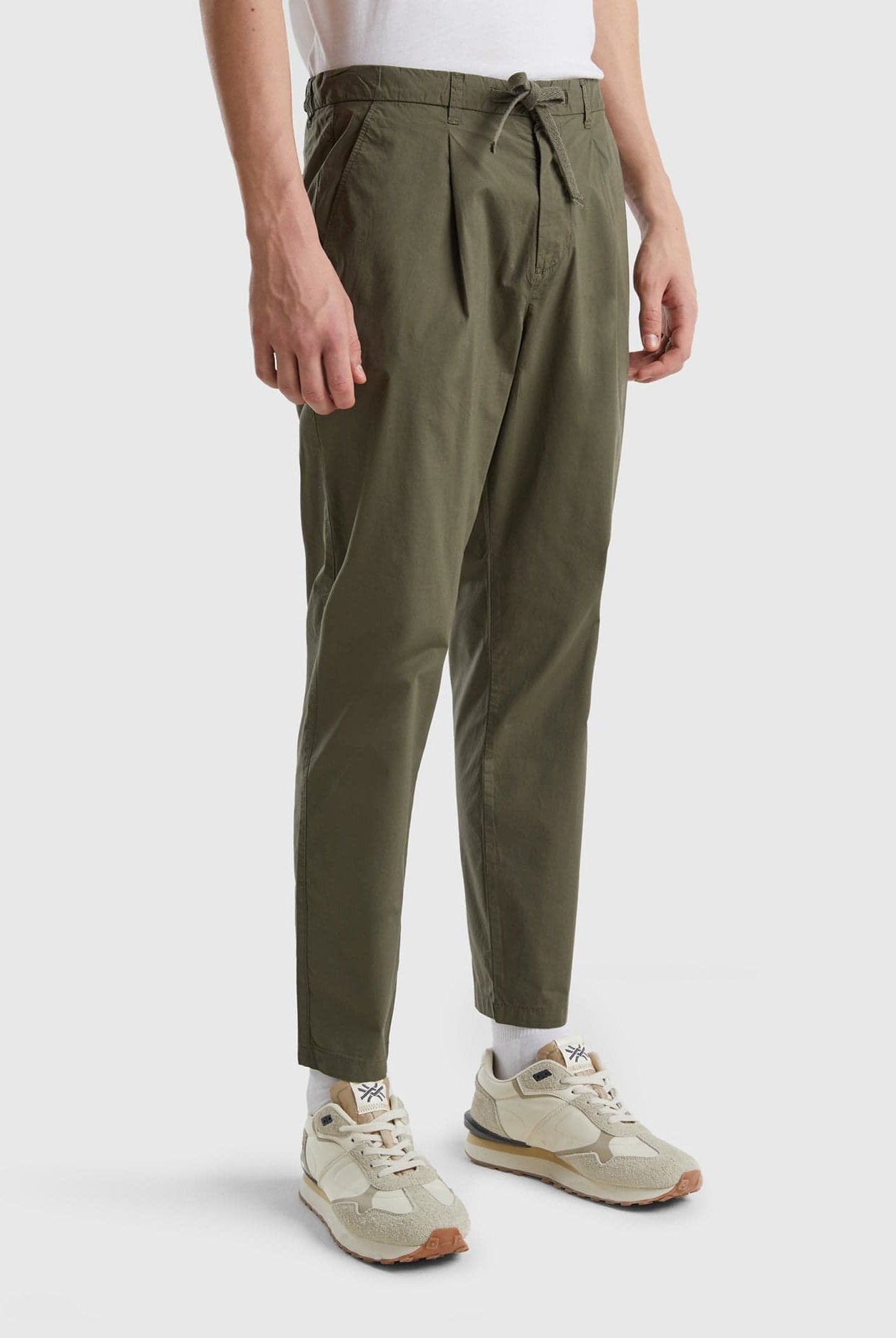 يونايتد كولورز اوف بينيتون بنطلون تشينو من القماش مع رباط رجالي