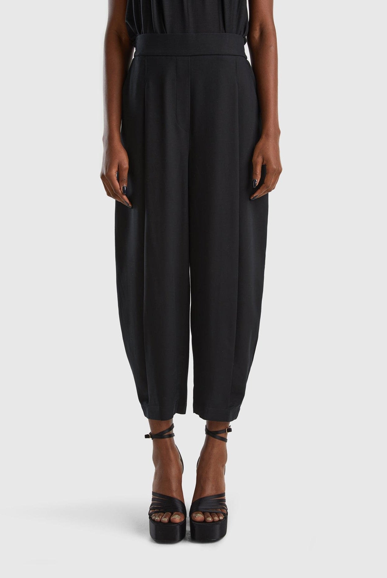 يونايتد كولورز اوف بينيتون بنطلون مقصوص بطيات واسع نسائي