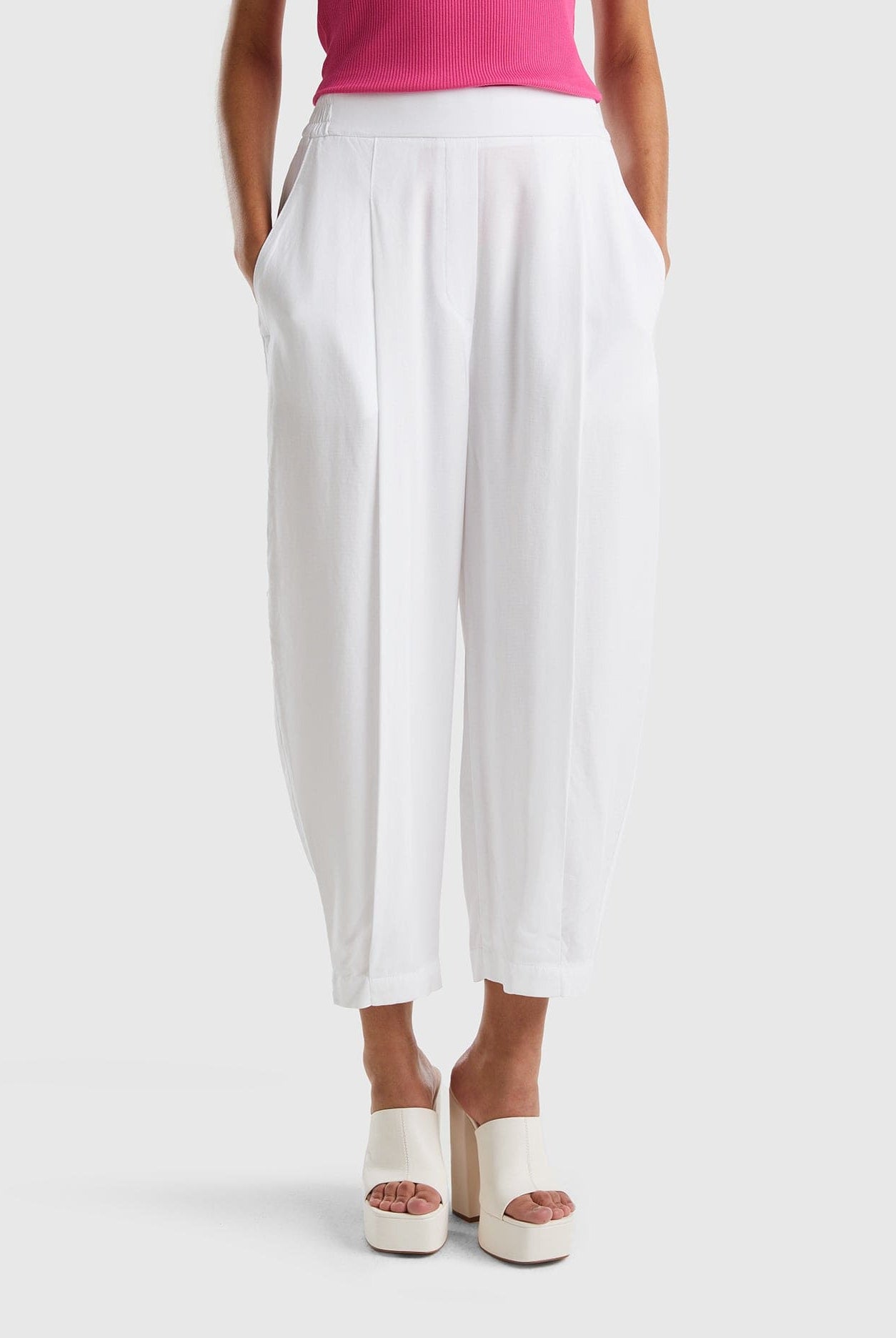 يونايتد كولورز اوف بينيتون بنطلون مقصوص بطيات واسع نسائي