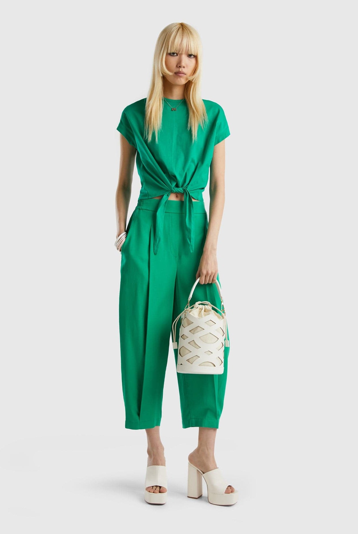 يونايتد كولورز اوف بينيتون بنطلون مقصوص بطيات واسع نسائي