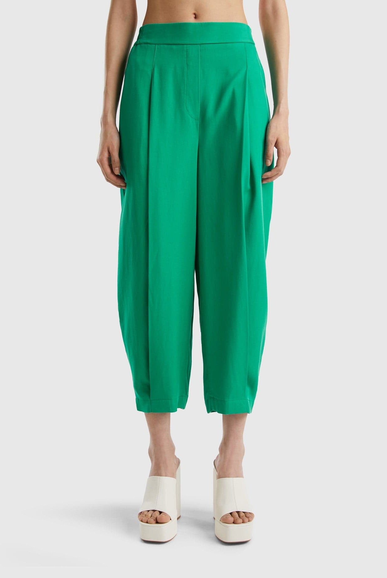 يونايتد كولورز اوف بينيتون بنطلون مقصوص بطيات واسع نسائي