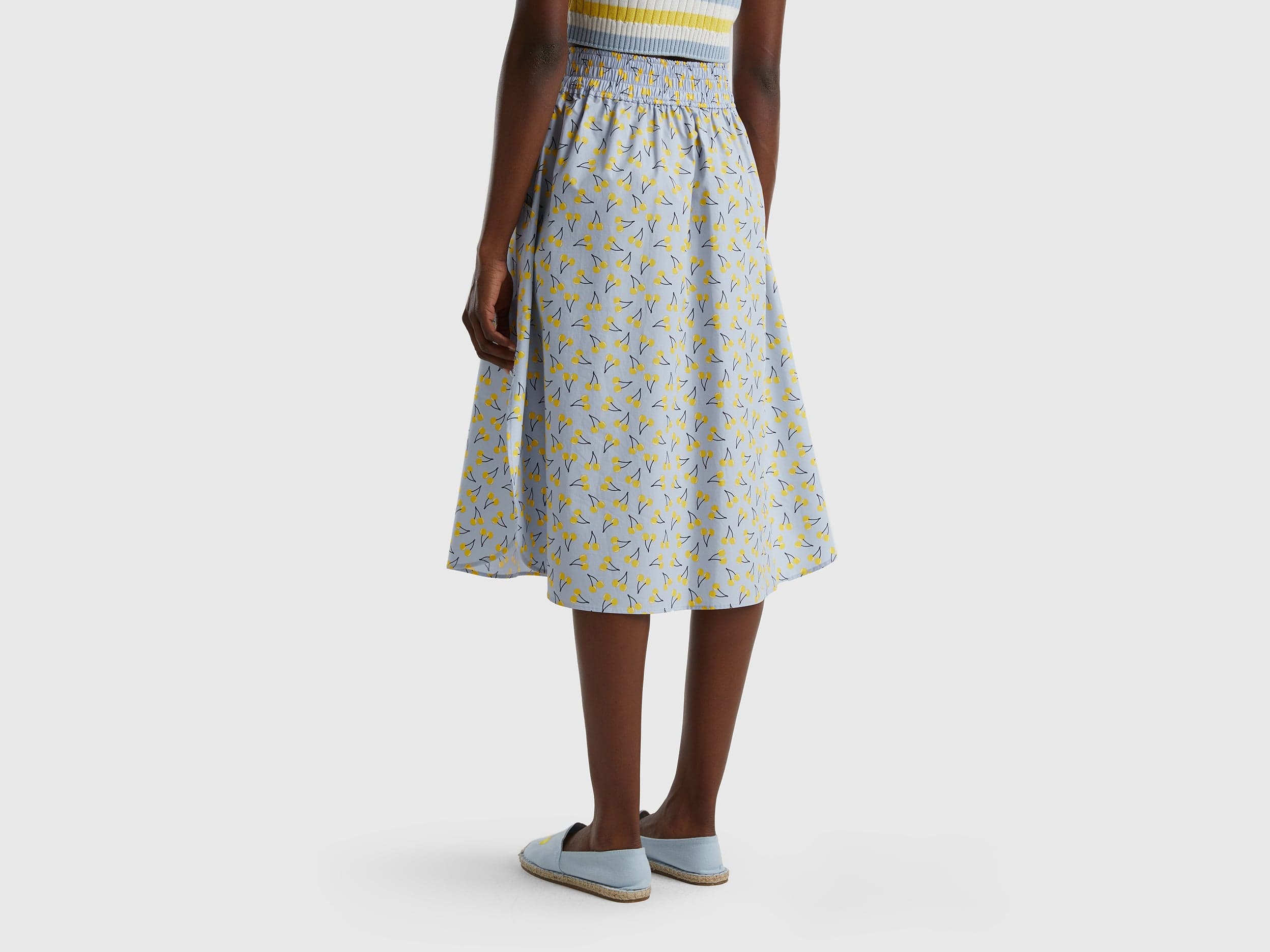 يونايتد كولورز اوف بينيتون تنورة نسائية بنمط الفاكهة