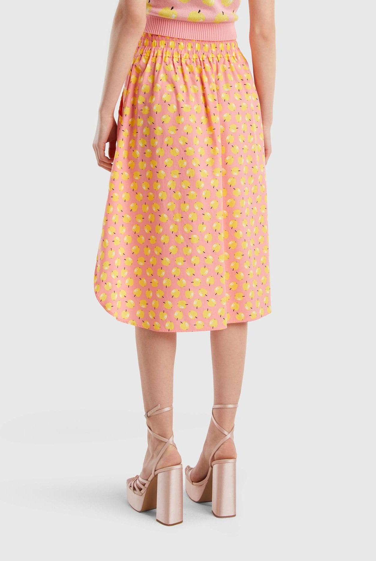 يونايتد كولورز اوف بينيتون تنورة نسائية بنمط الفاكهة