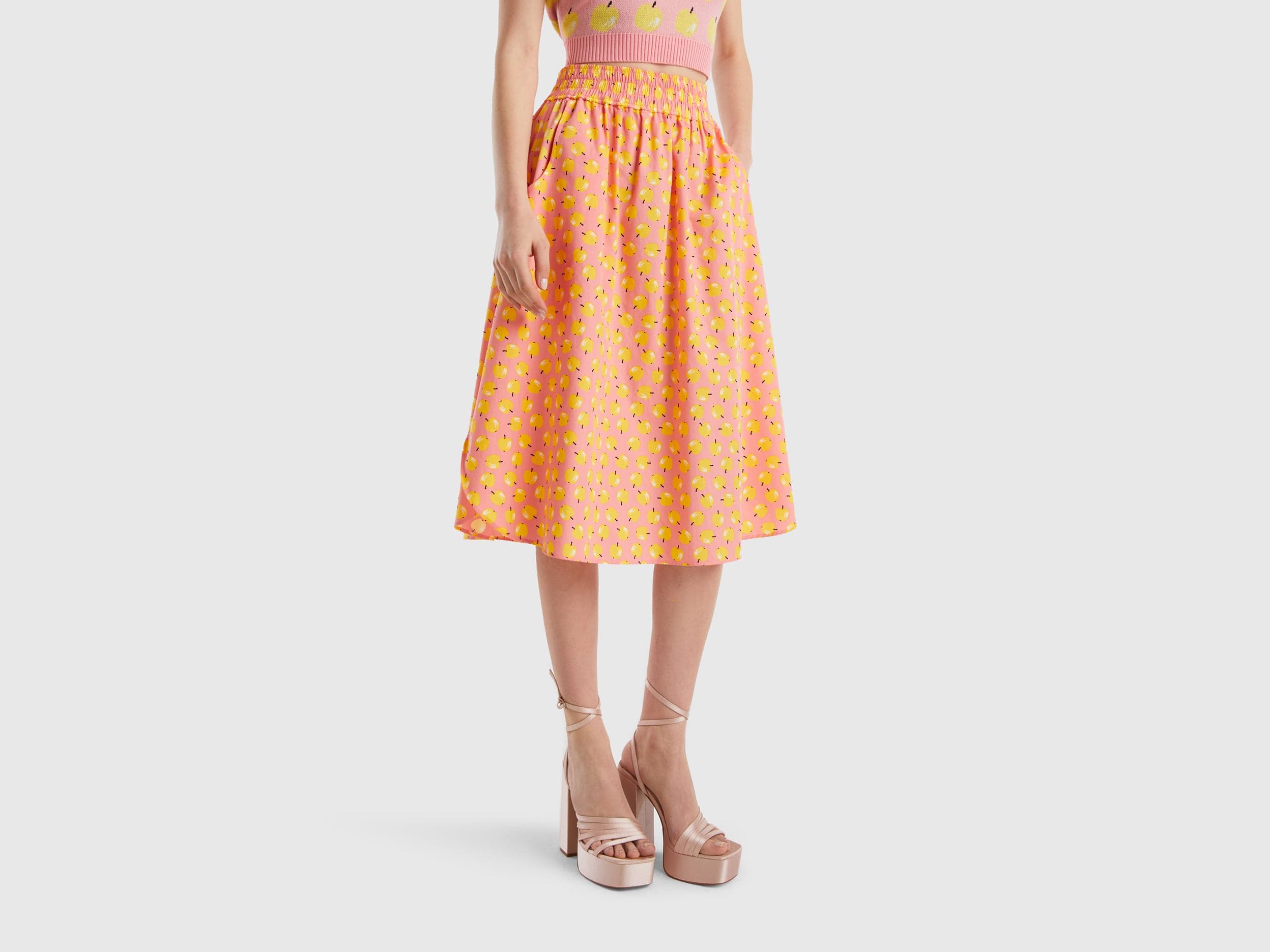 يونايتد كولورز اوف بينيتون تنورة نسائية بنمط الفاكهة