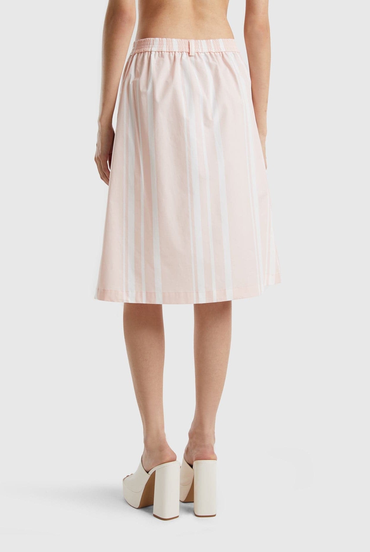 يونايتد كولورز اوف بينيتون تنورة مخططة بأزرار قصيرة نسائي