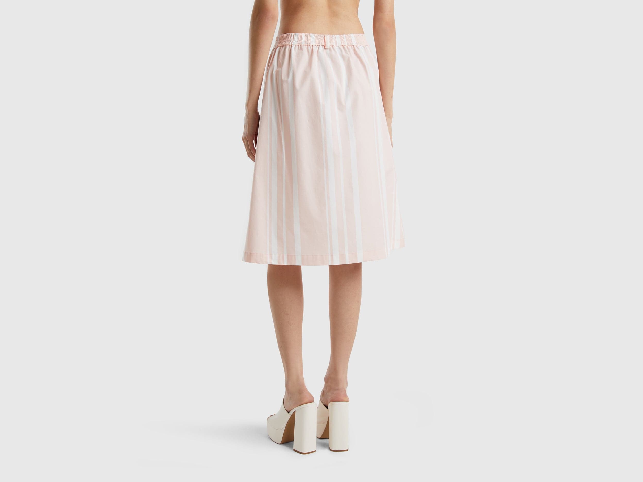 يونايتد كولورز اوف بينيتون تنورة مخططة بأزرار قصيرة نسائي