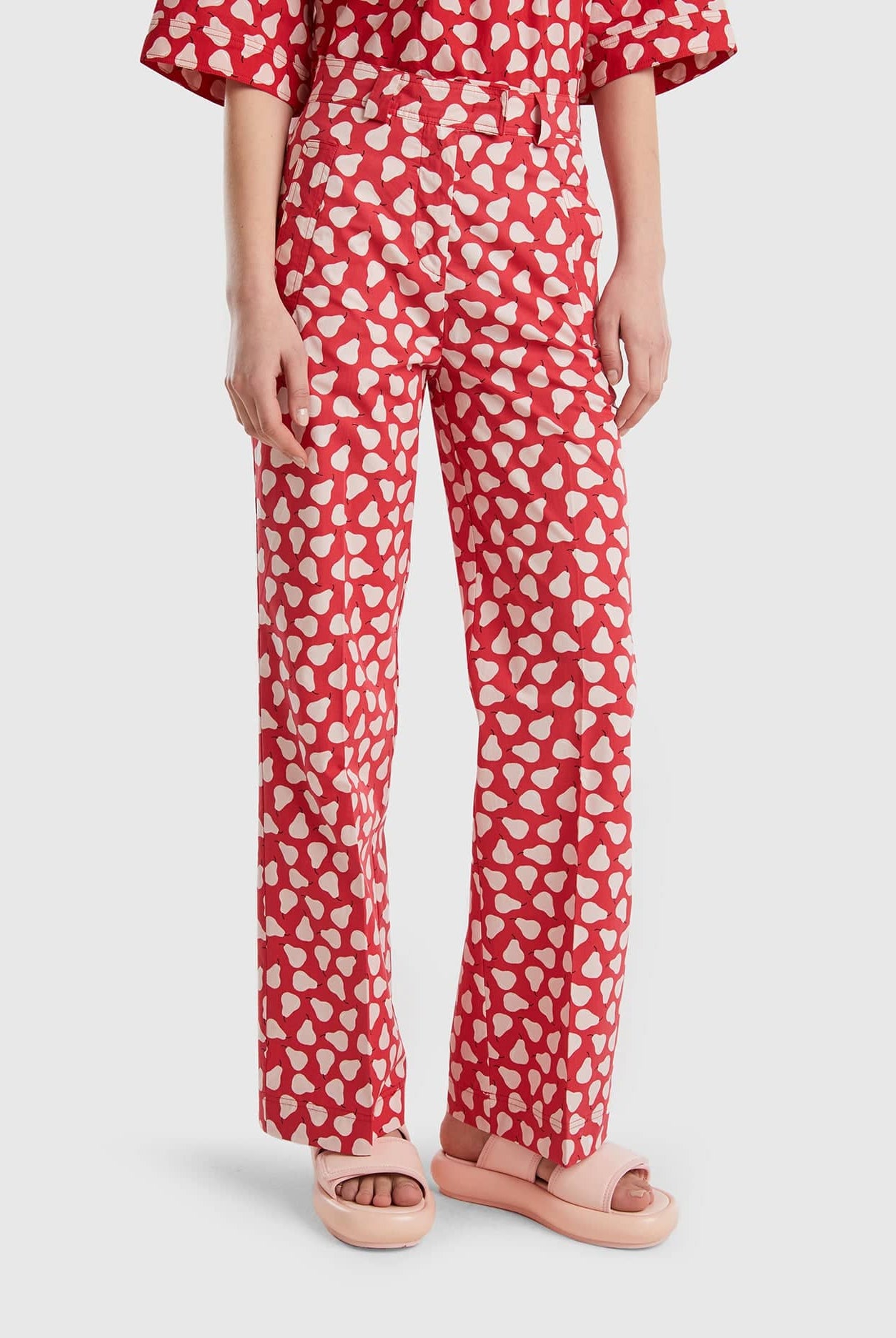 يونايتد كولورز اوف بينيتون بنطلون نسائي بالازو أحمر بنقشة الكمثرى