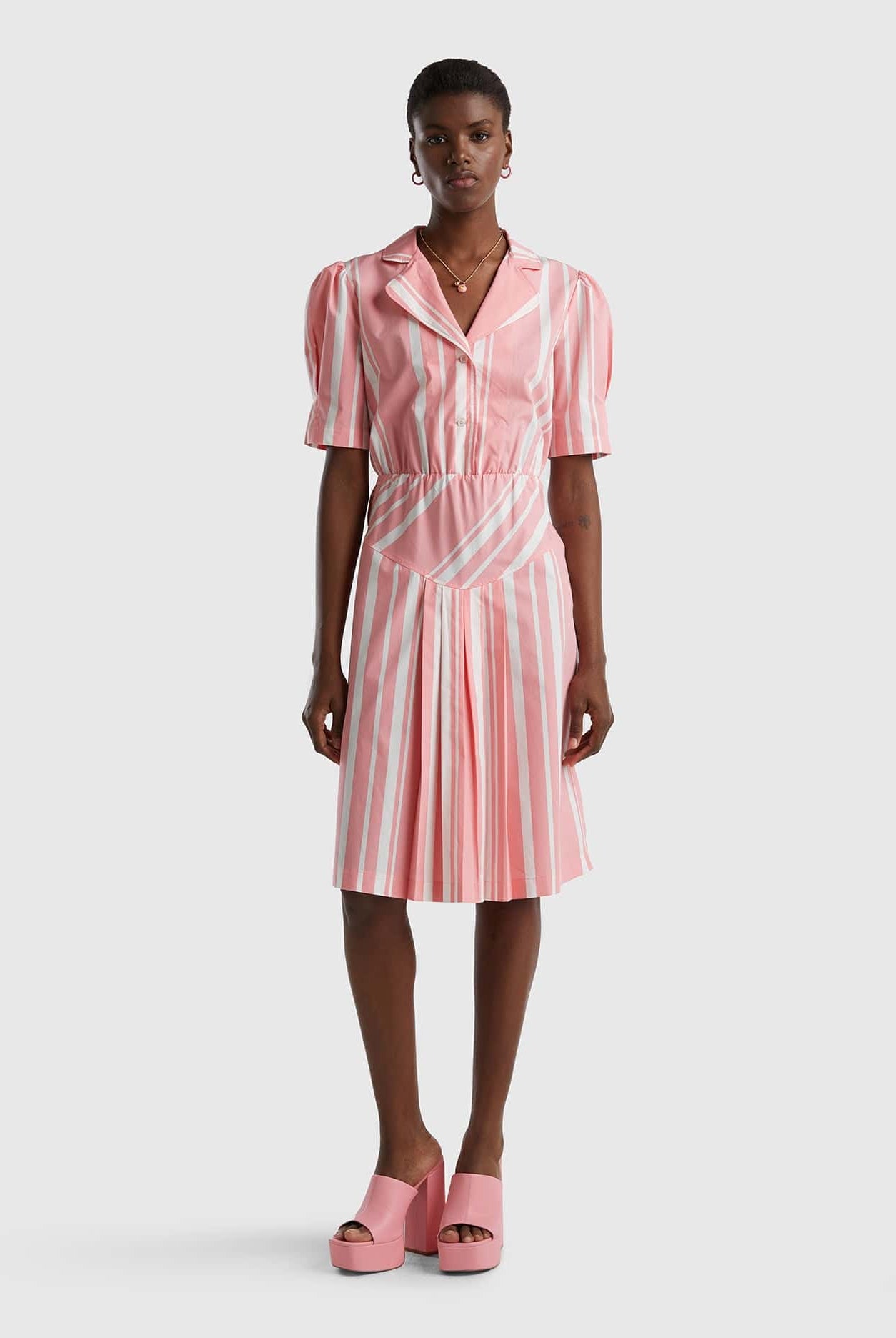 يونايتد كولورز اوف بينيتون فستان قصير متوسط الطول مخطط نسائي