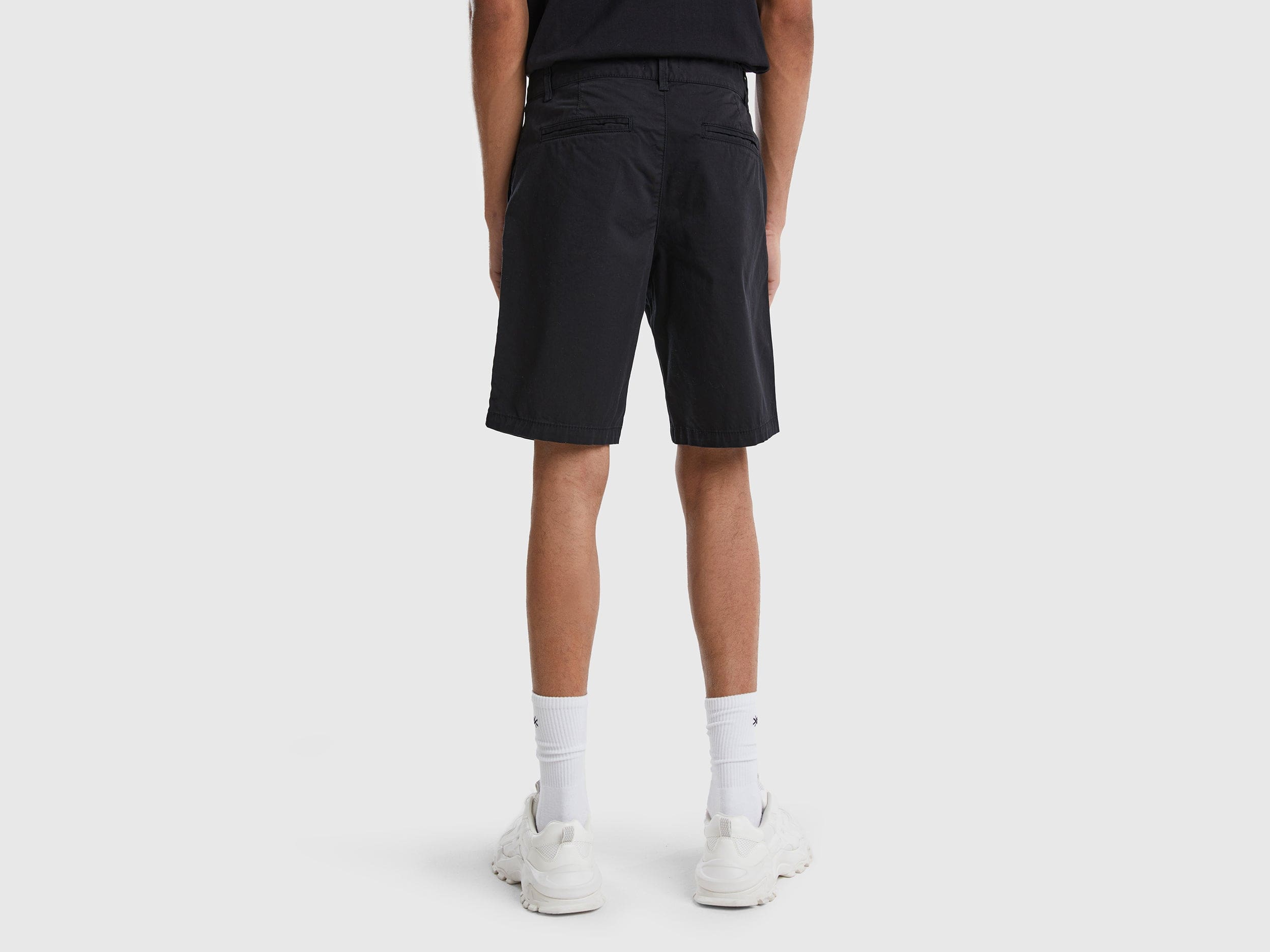 يونايتد كولورز اوف بينيتون شورت تشينو قطن مطاطي رجالي