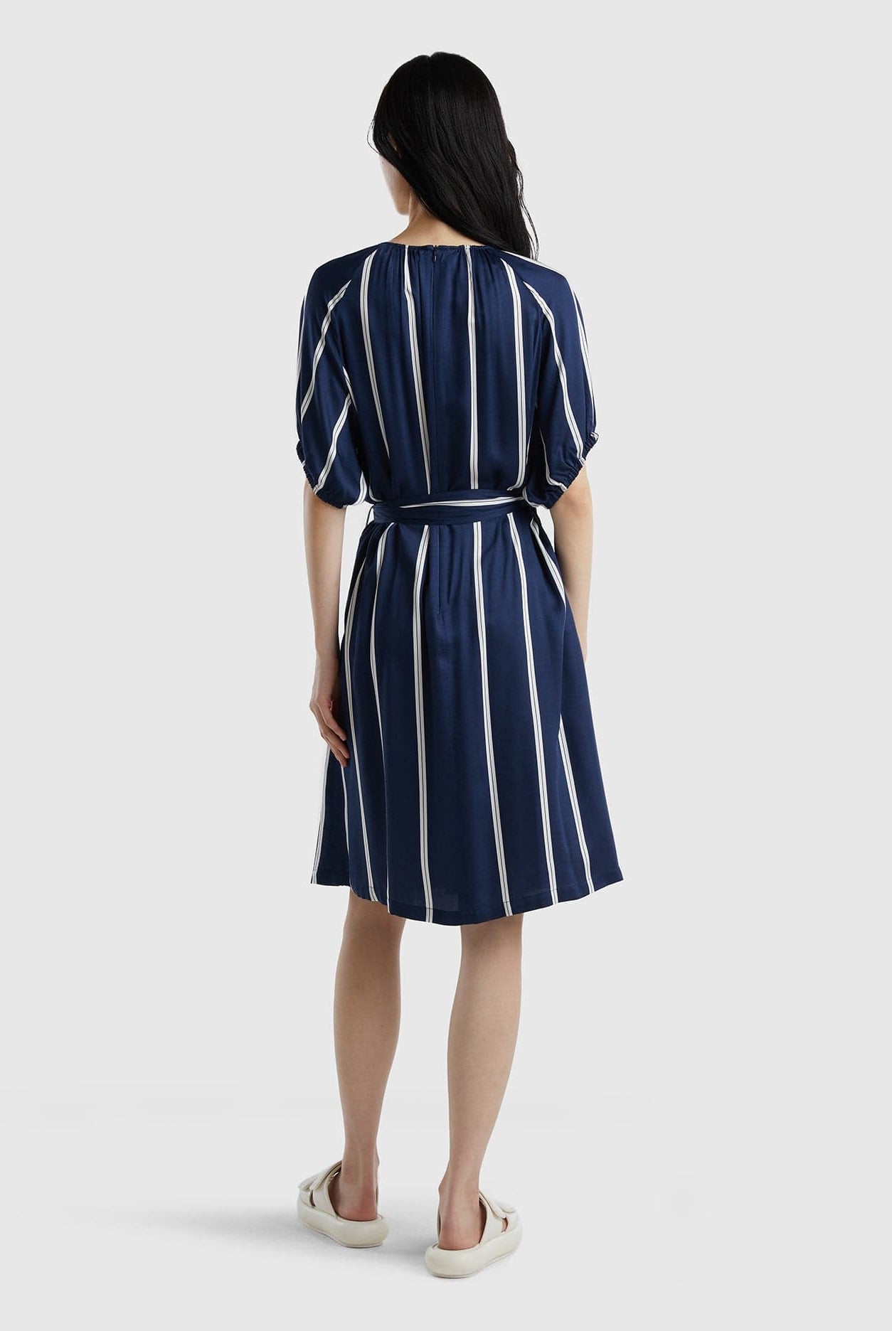 يونايتد كولورز اوف بينيتون فستان نسائي مخطط فلوي