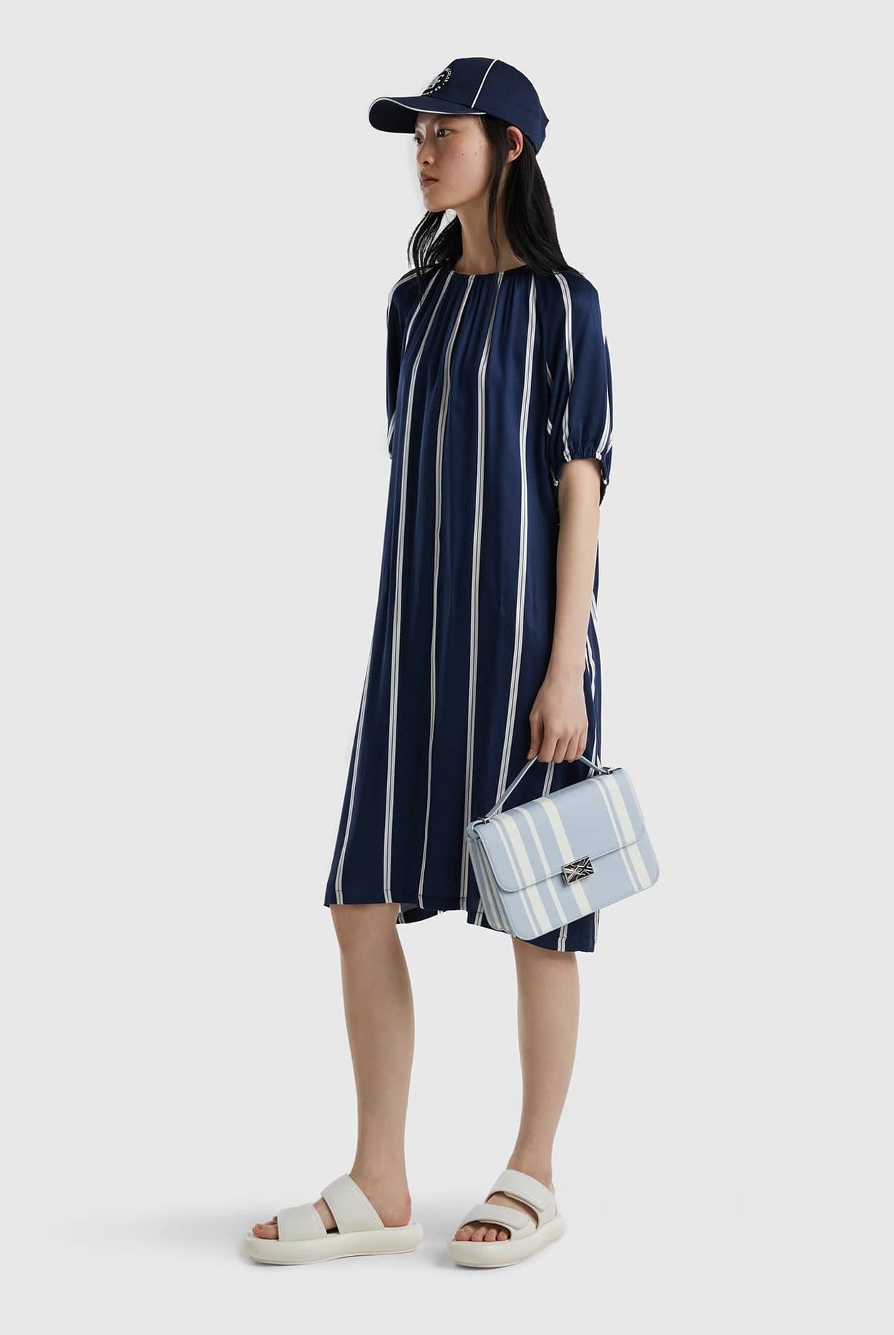 يونايتد كولورز اوف بينيتون فستان نسائي مخطط فلوي